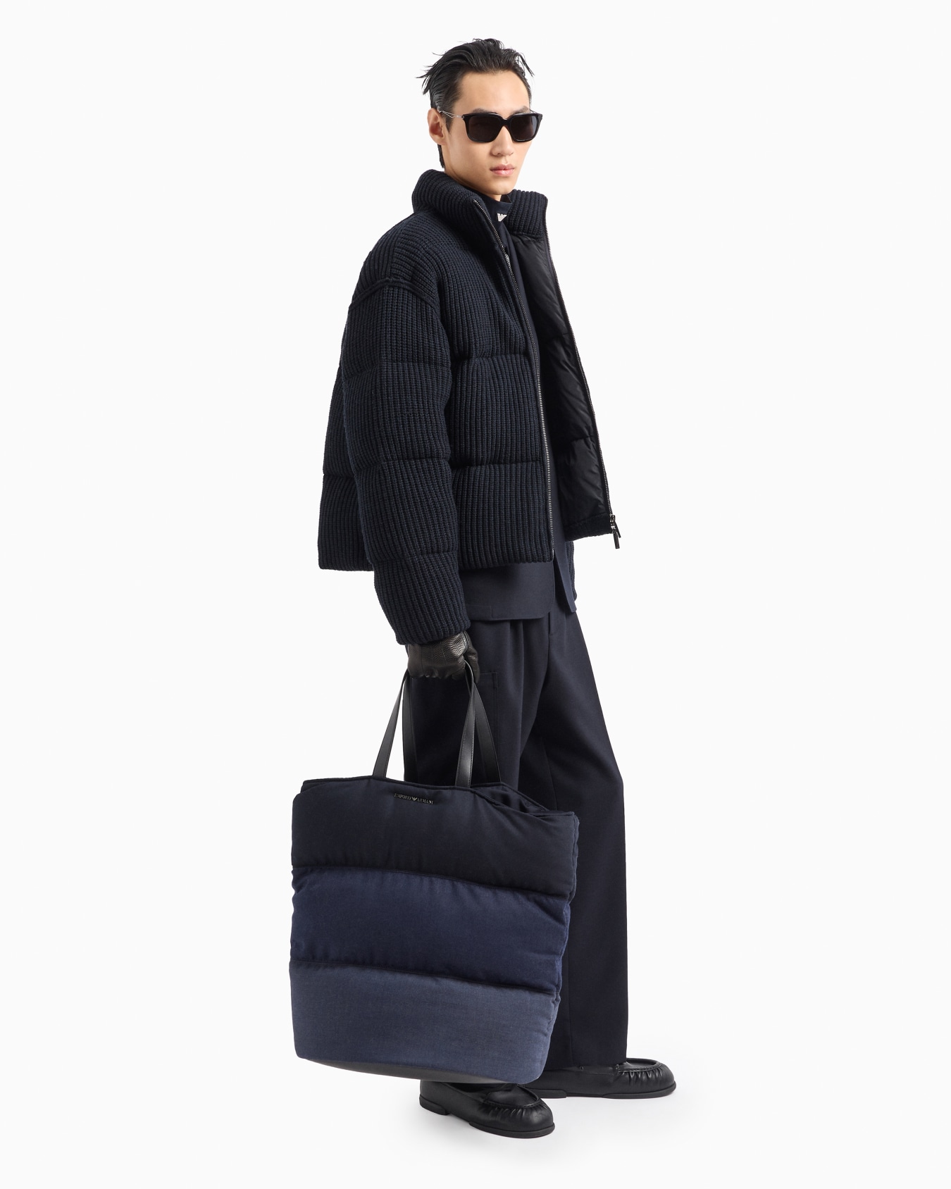 Single-breasted blazer in a virgin wool blend Slide 4
