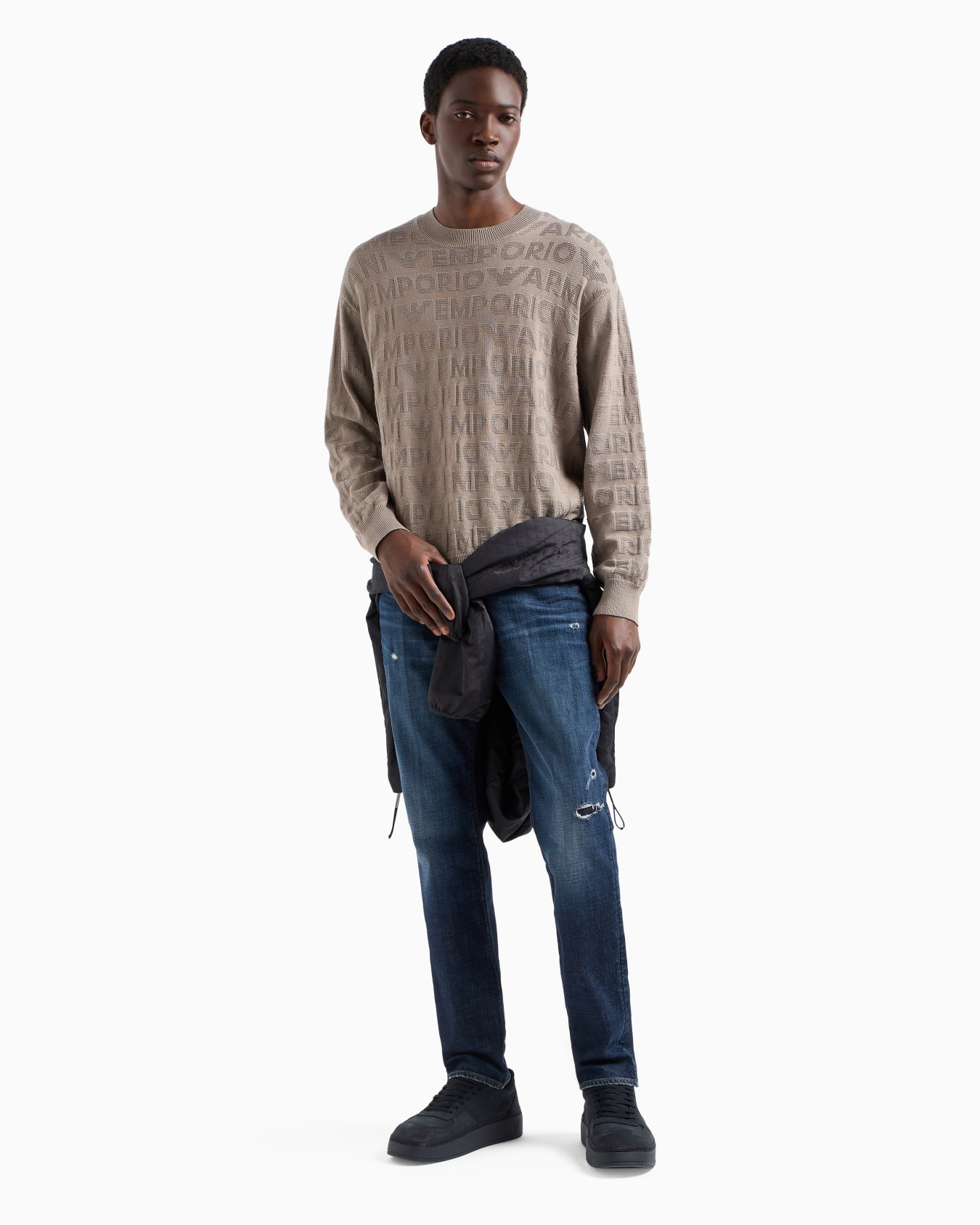 Vaqueros J06 slim fit en denim elástico con lavado a la piedra y roturas Diapositiva 3