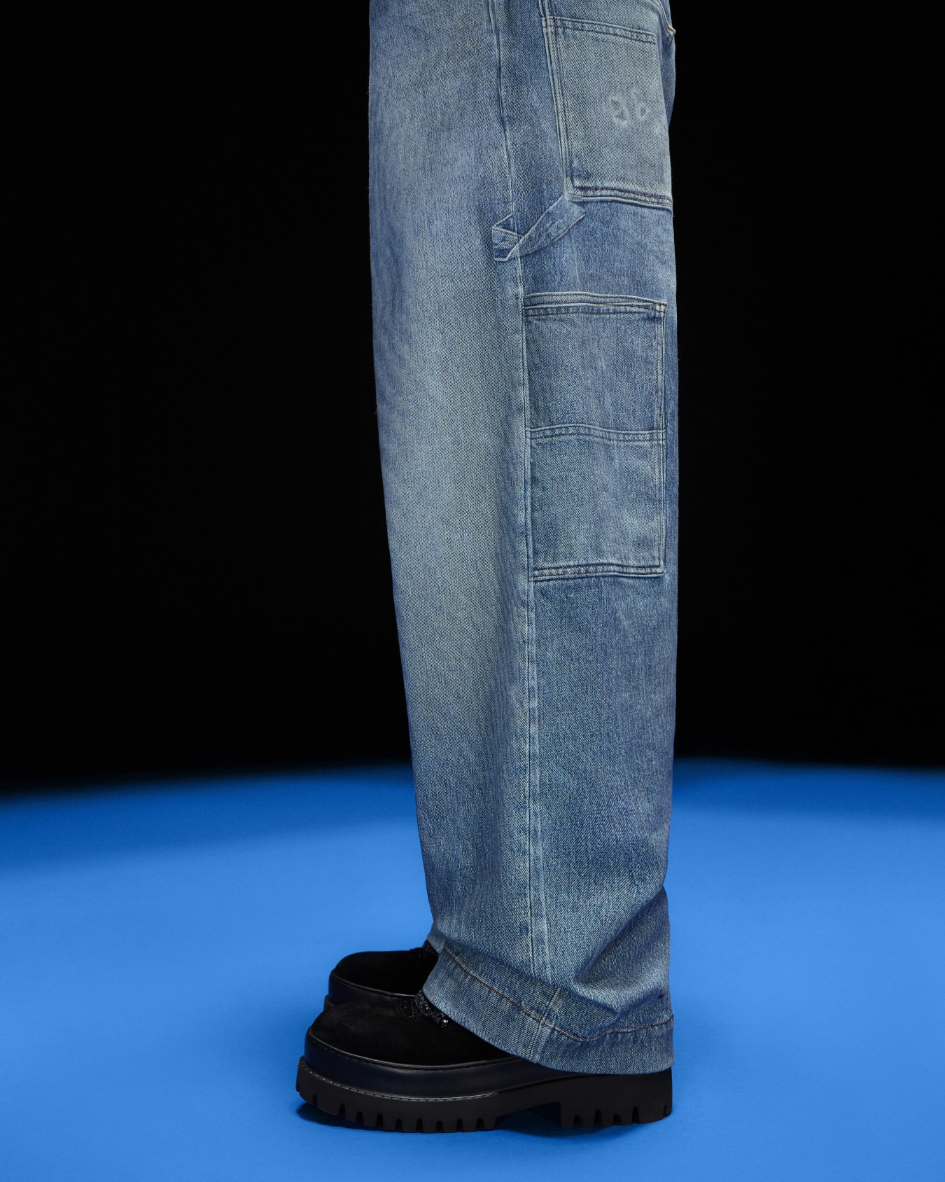 ASV Black Blue capsule collection stretch twill cotton bull jeans with trompe l'oeil print Slide 5