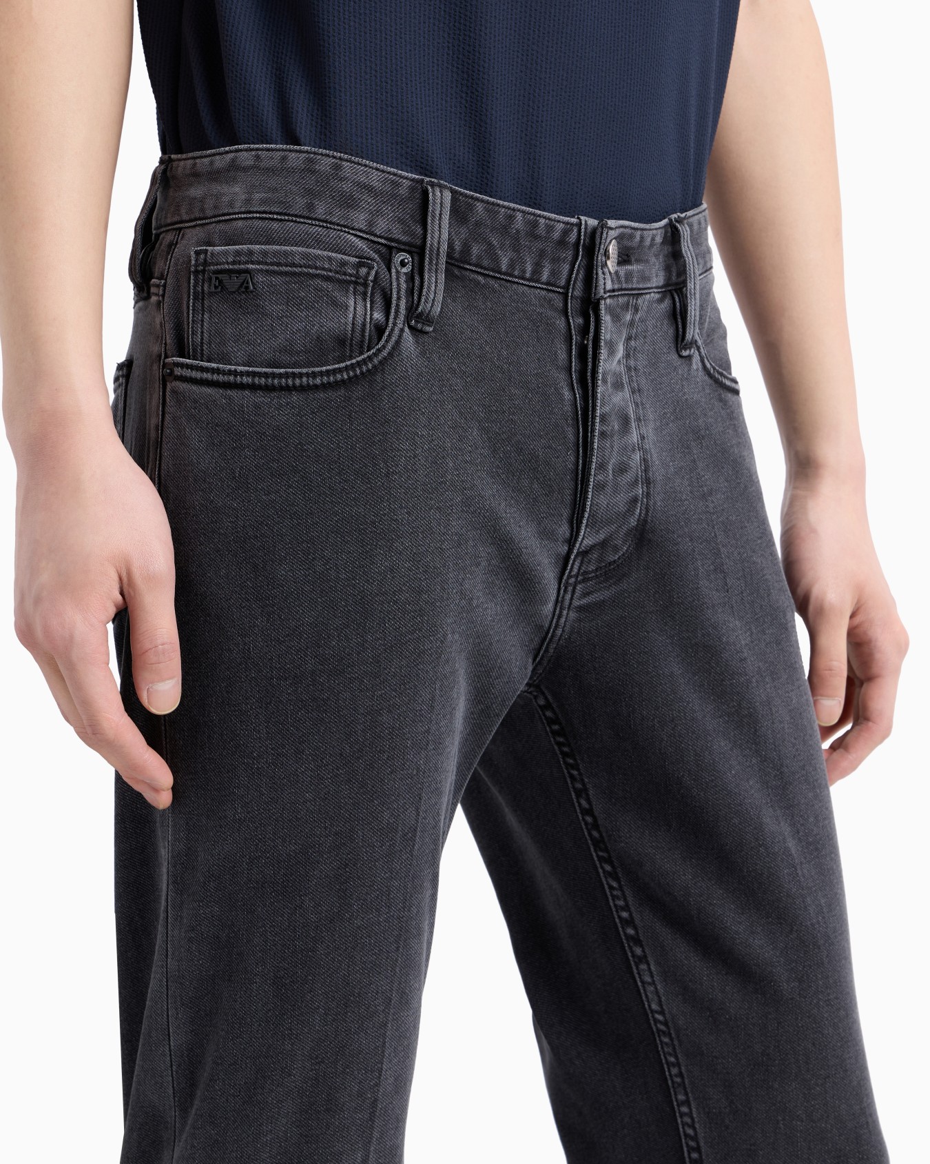 Jean J75 coupe slim en denim rincé à l’eau Diapositive 4