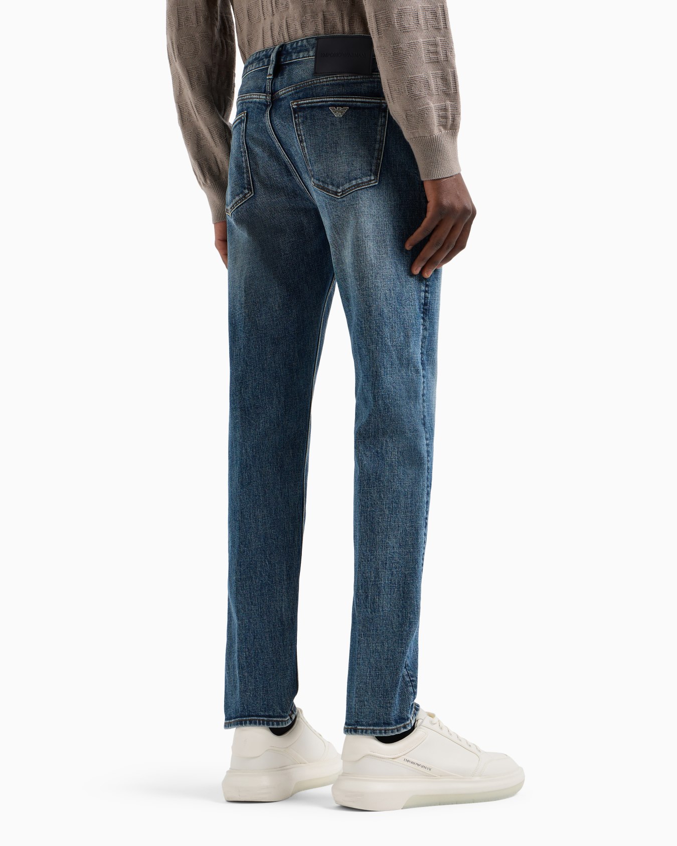 J75 Slim-fit, stone-washed denim jeans with whisker lines Diapositiva 2