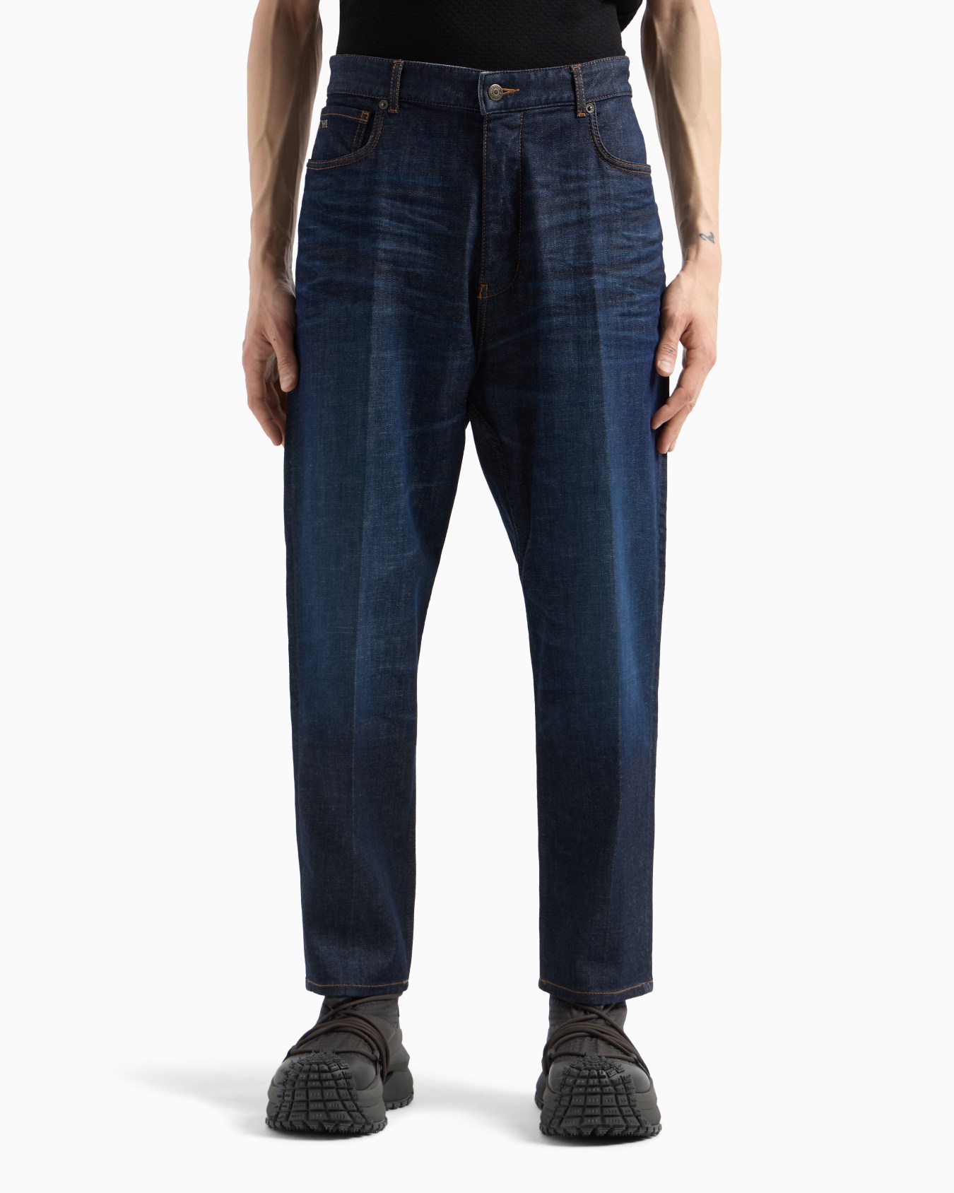 J79 Carrot-fit 11.4 oz rinse-wash denim jeans with veining Slide 1
