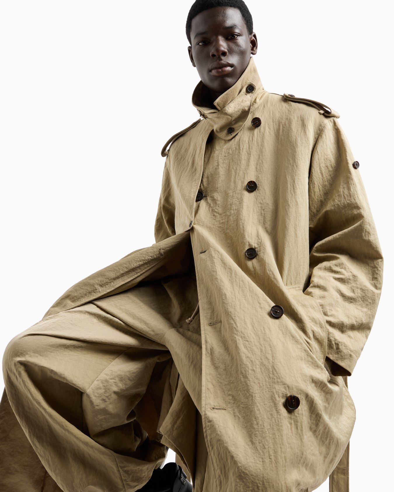 Double-breasted trench coat with belt in technical twill Slide 6