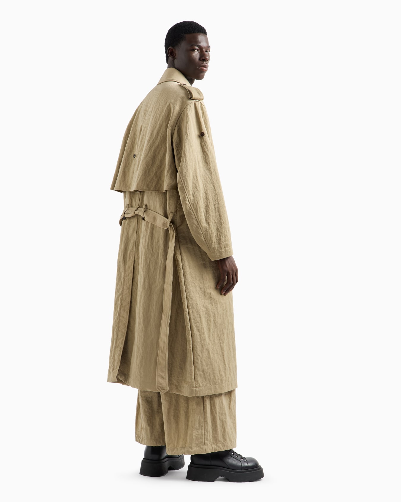 Double-breasted trench coat with belt in technical twill Slide 2