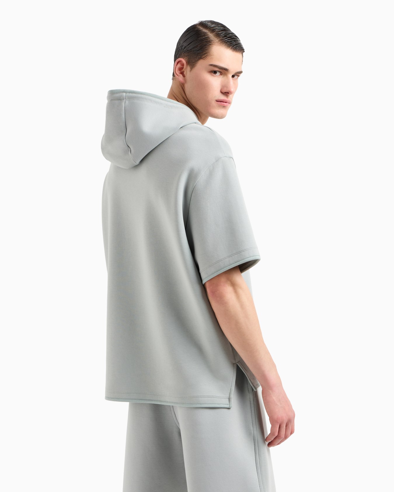Sudadera de manga corta de punto doble con capucha y bolsillo de parche Diapositiva 2