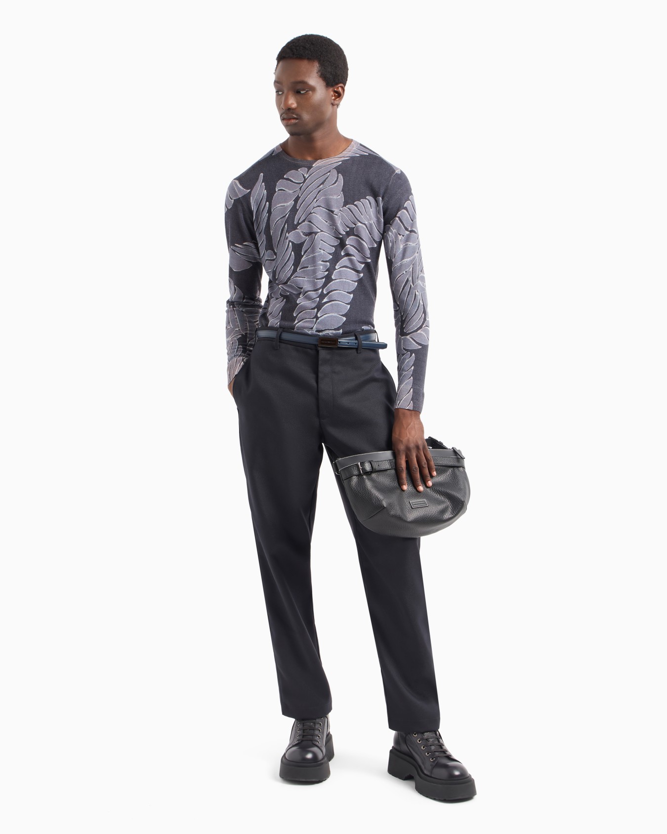 Plain-knit virgin wool jumper with maritime print Slide 4