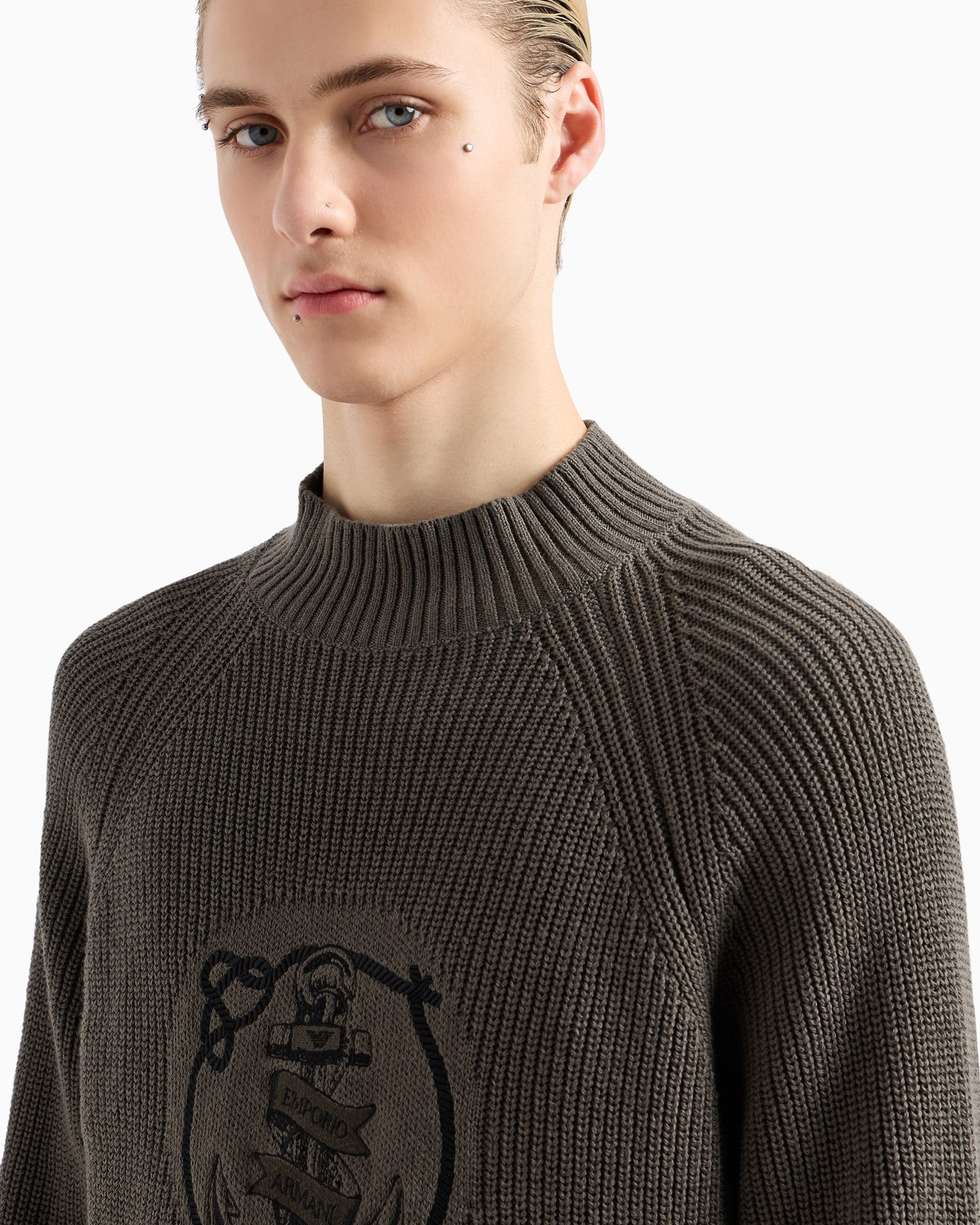 Maglione lupetto in misto lana vergine con ricamo ancora e logo Slide 5