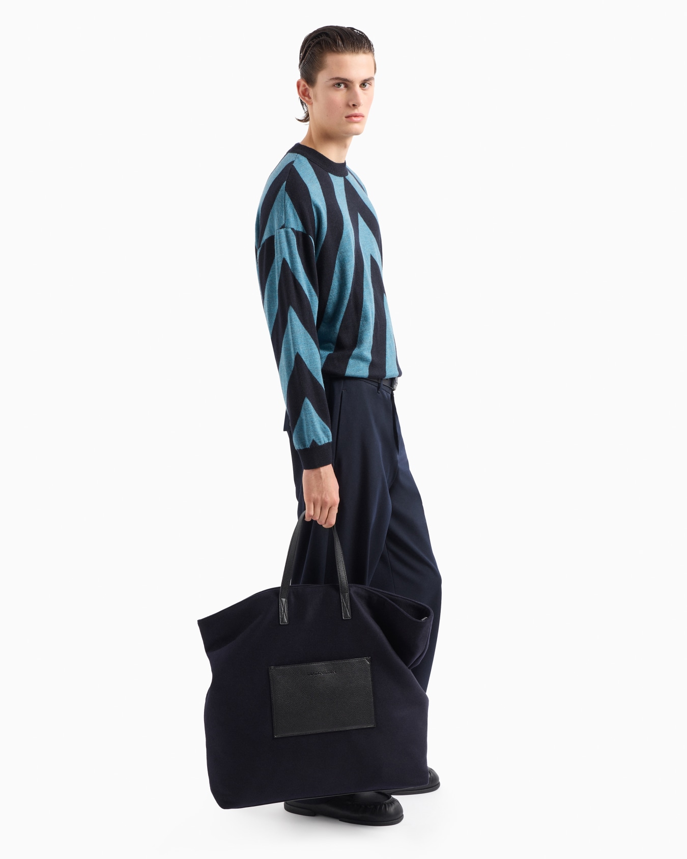 Pull en laine vierge jacquard avec grand chevron Diapositive 4