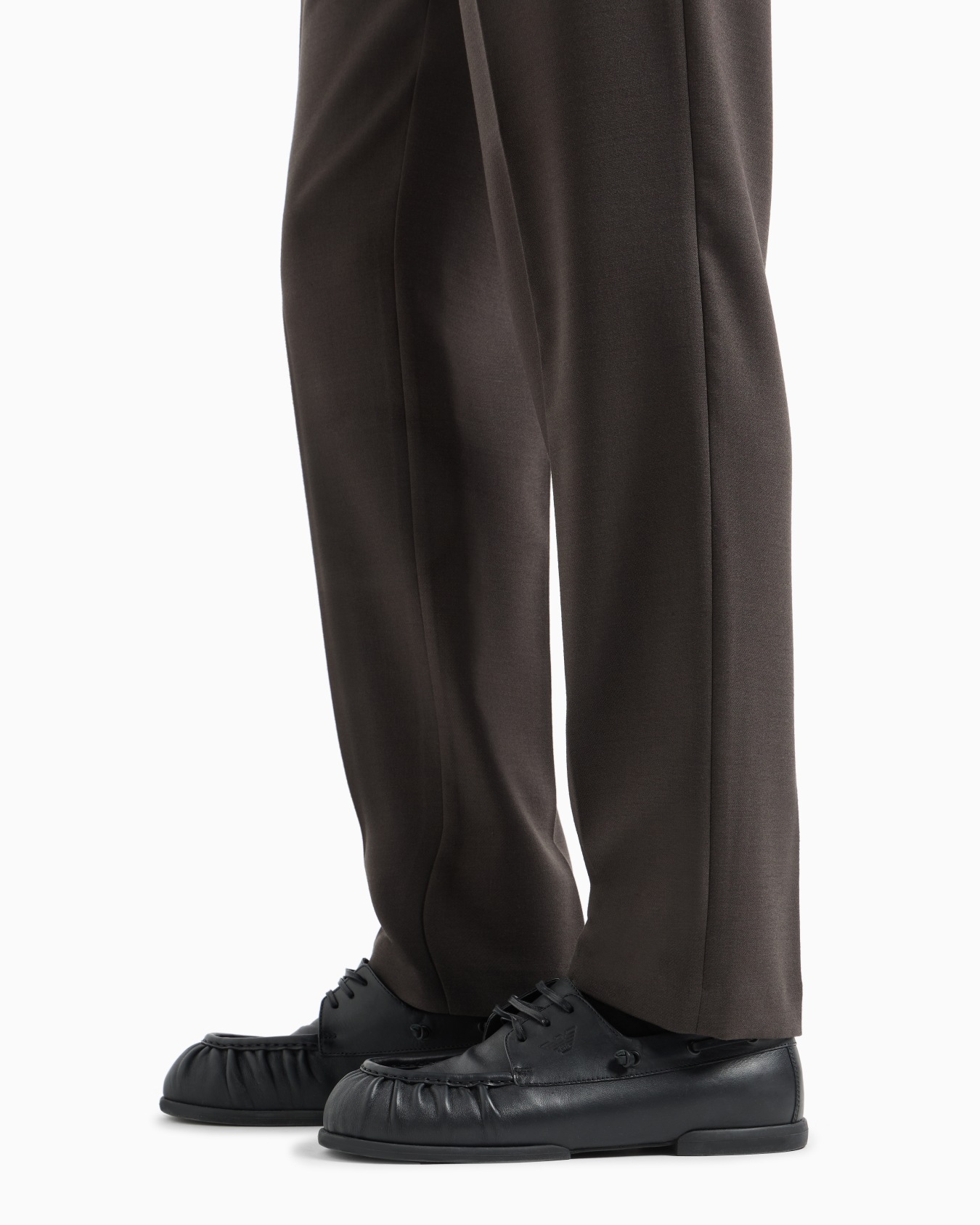Pantalon chino avec pli en laine vierge mélangée Diapositive 4