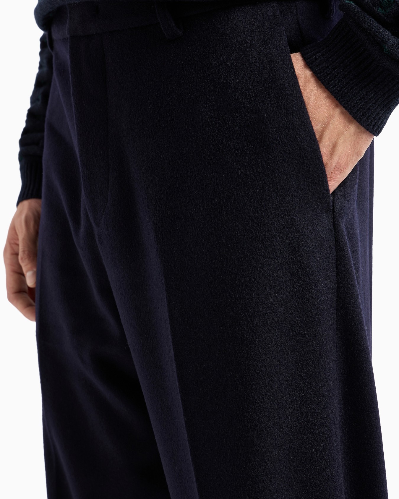 Chinos in virgin wool Slide 3