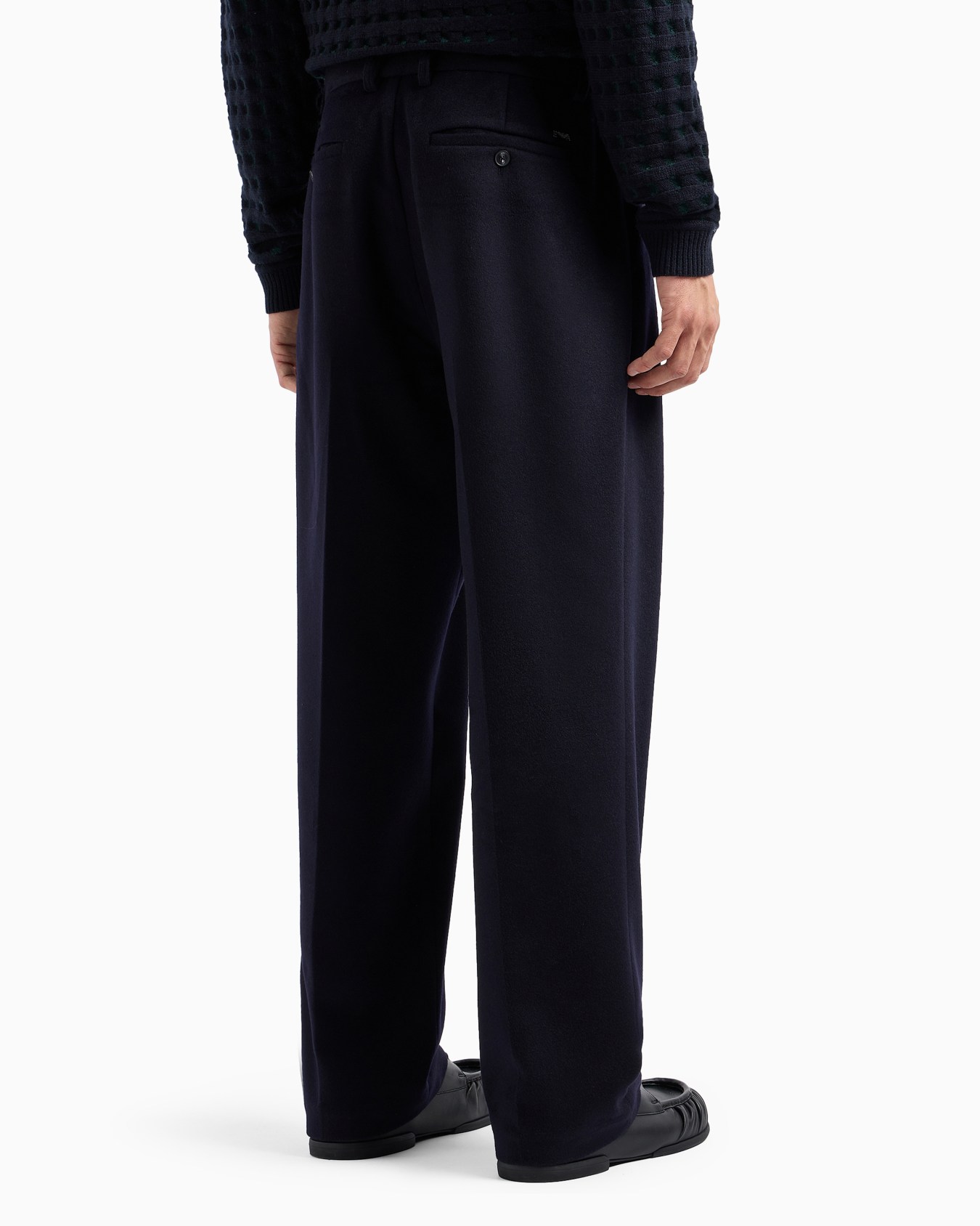 Chinos in virgin wool Slide 2