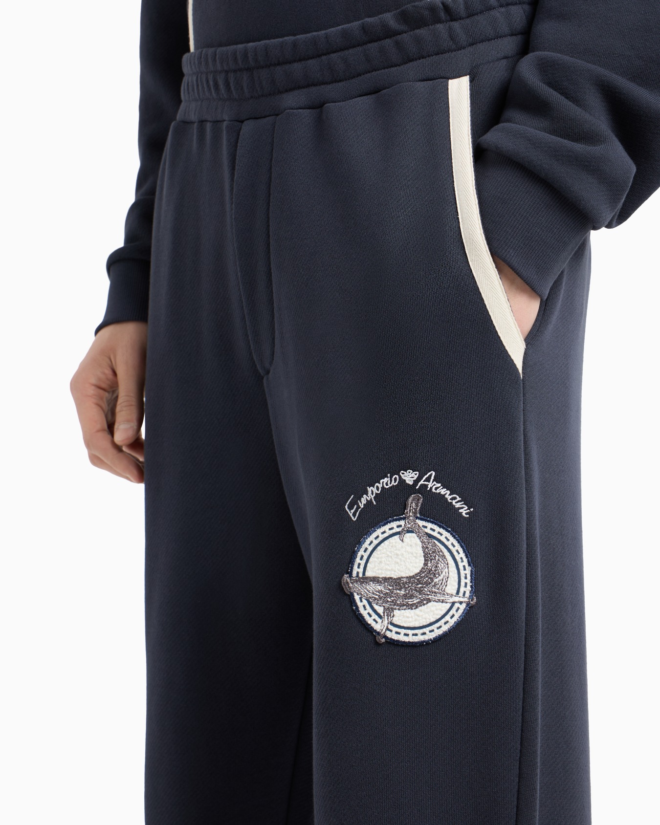 Cosy twill joggers with a whale patch and logo embroidery Slide 4