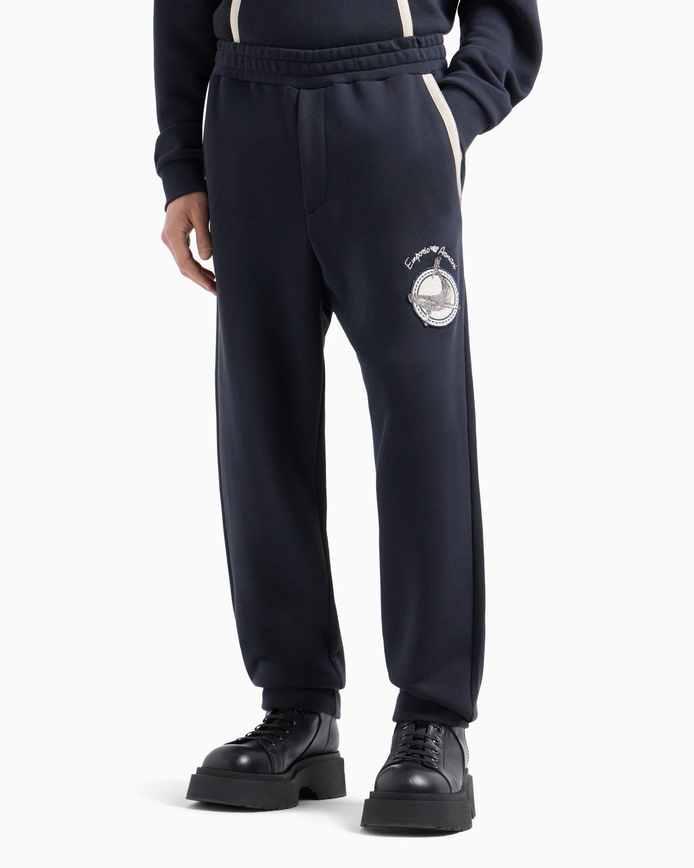 Cosy twill joggers with a whale patch and logo embroidery Slide 1