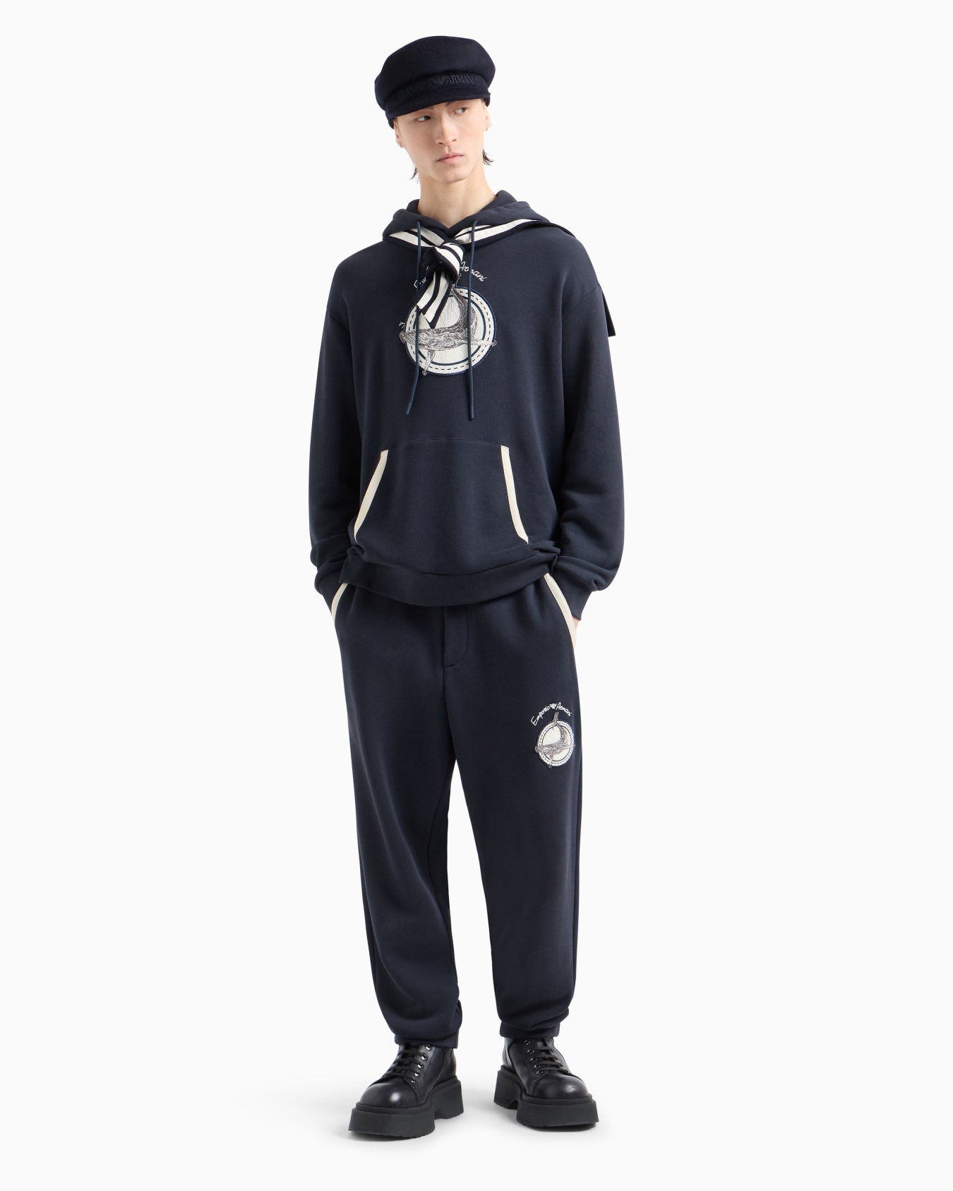 Cosy twill joggers with a whale patch and logo embroidery Slide 3