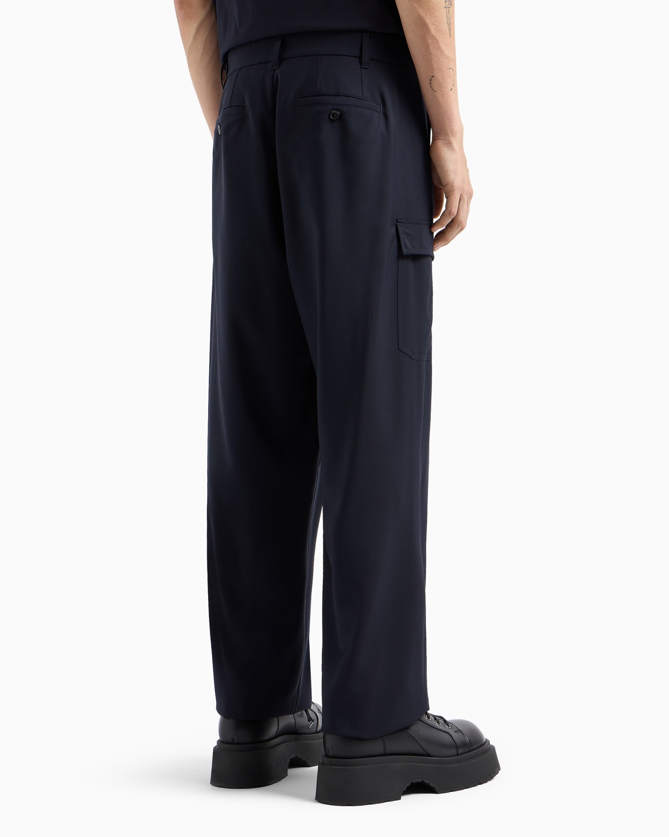 Pantalon avec pinces et poche plaquée en laine froide Diapositive 3