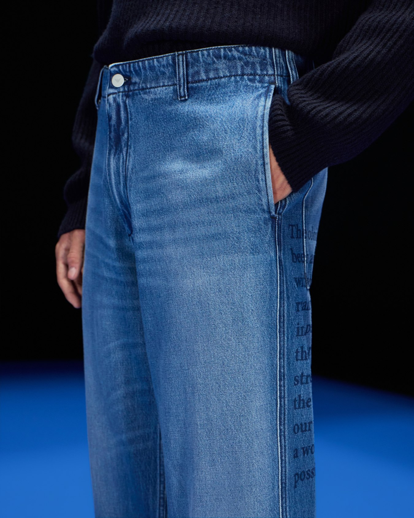 Denim-Jeans aus der Black Blue ASV-Sonderkollektion, mit Vintage-Effekt und Print Folie 5