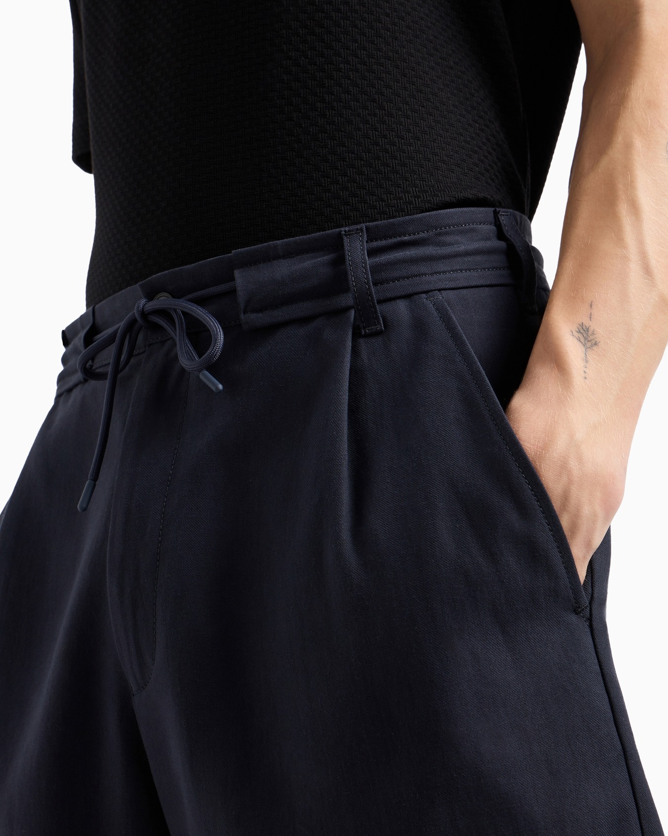 ASV peachskin Lyocell Bermuda shorts with darts and drawstring Slide 5