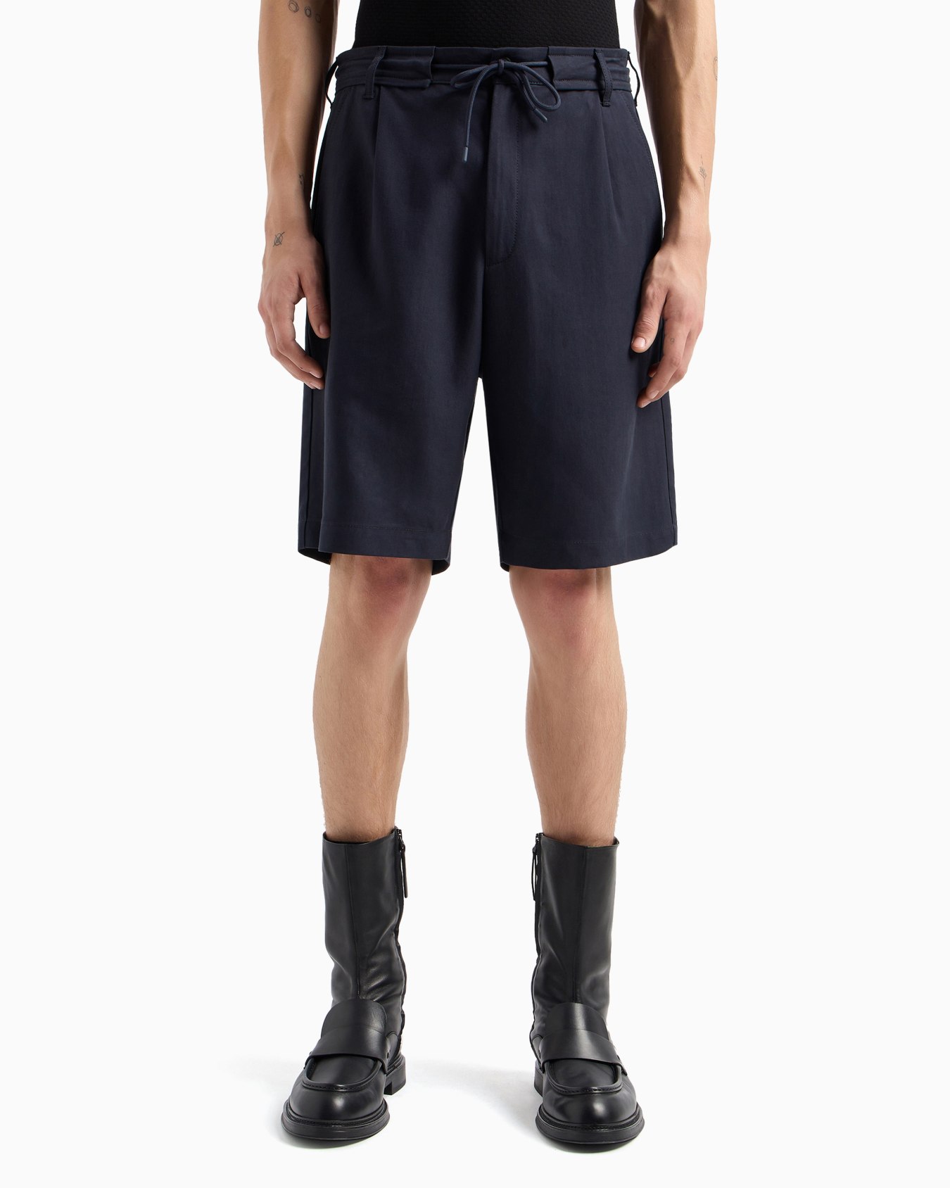 ASV peachskin Lyocell Bermuda shorts with darts and drawstring Slide 2