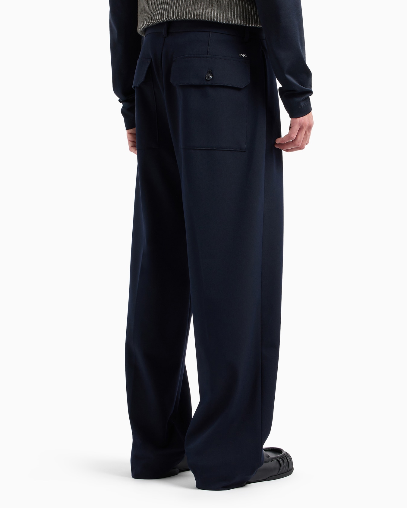 Pantaloni a gamba ampia in tessuto compatto con finish laniero Slide 3