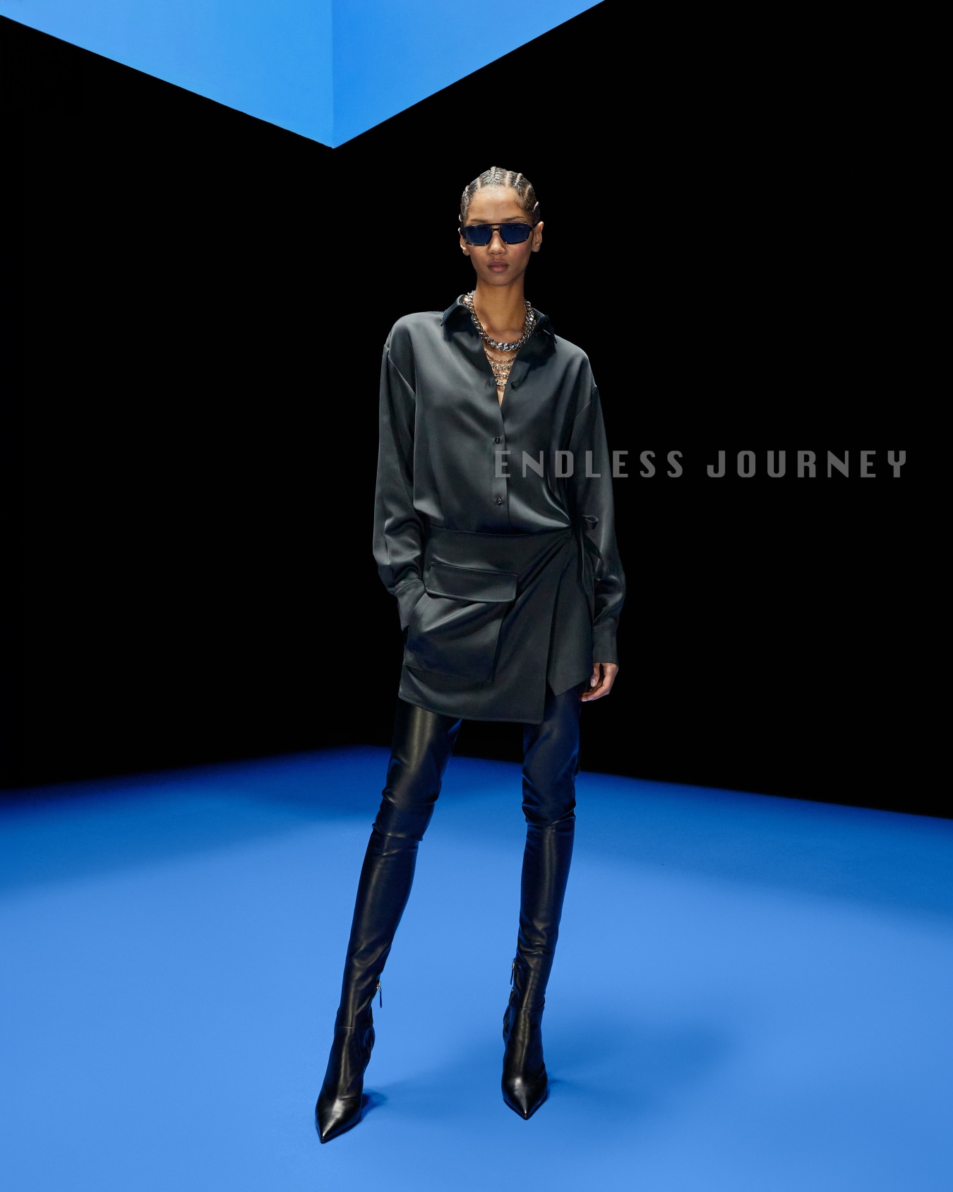 Robe à col chemise en satin Capsule Black Blue ASV Diapositive 6