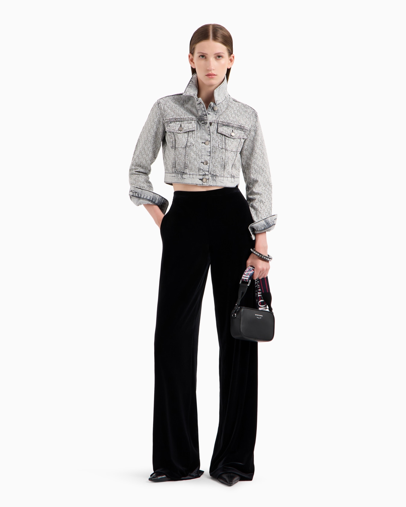 Cropped-Jacke aus Denim 12,5 oz mit Allover-Strass-Logo Folie 3