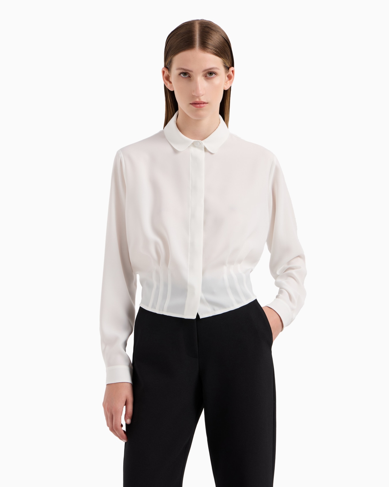 Camisa cropped en tejido crepé reciclado con martingala ASV Diapositiva 1