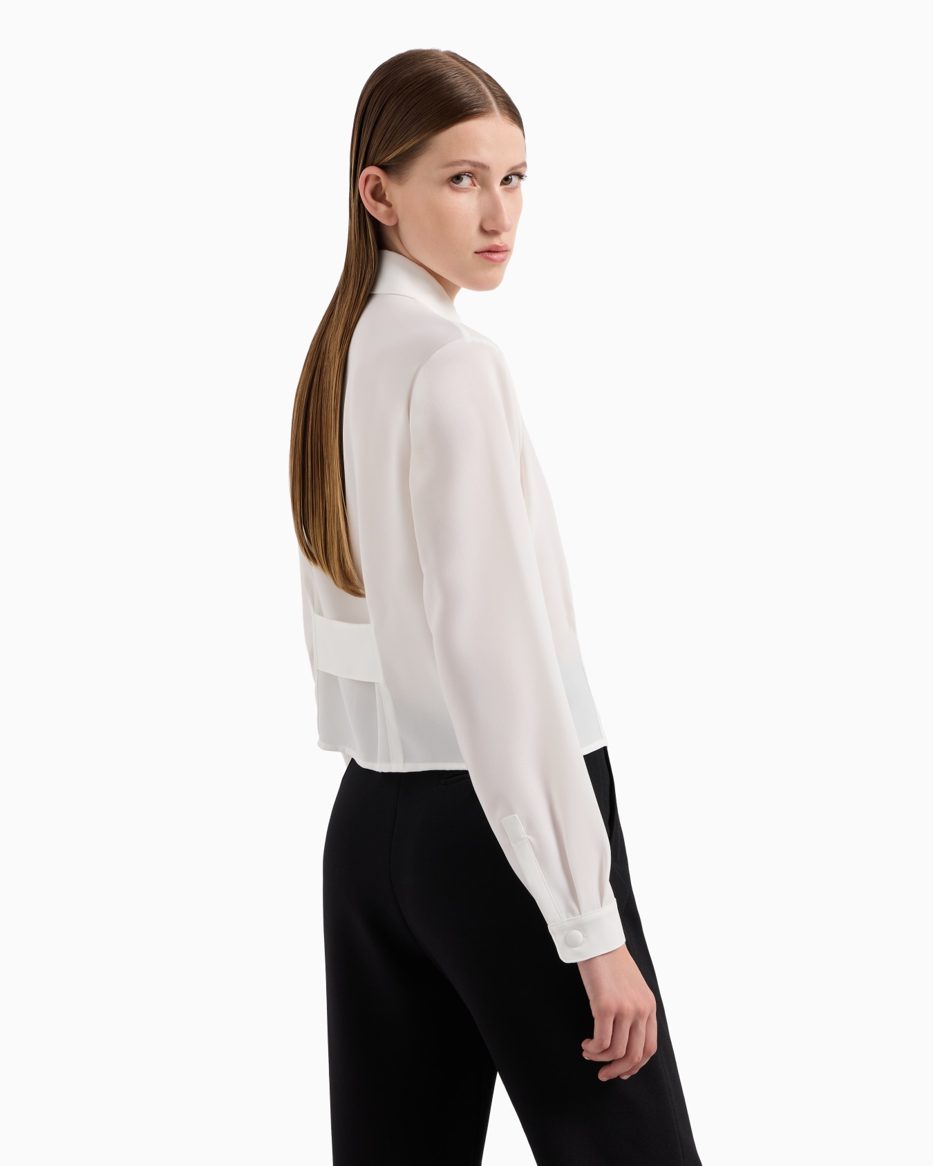 Camisa cropped en tejido crepé reciclado con martingala ASV Diapositiva 2