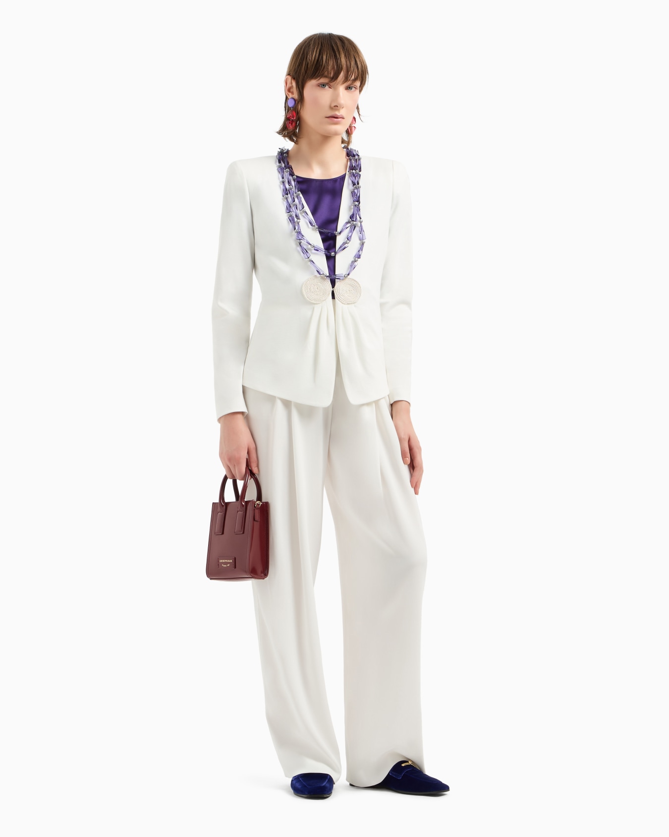 Veste à col en V en tissu stretch point Milano avec écusson en cordonnet Diapositive 3