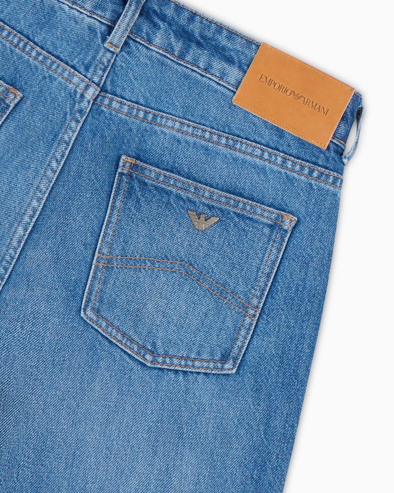 J9D mid-rise jeans with a flared hem in vintage-look denim Slide 4