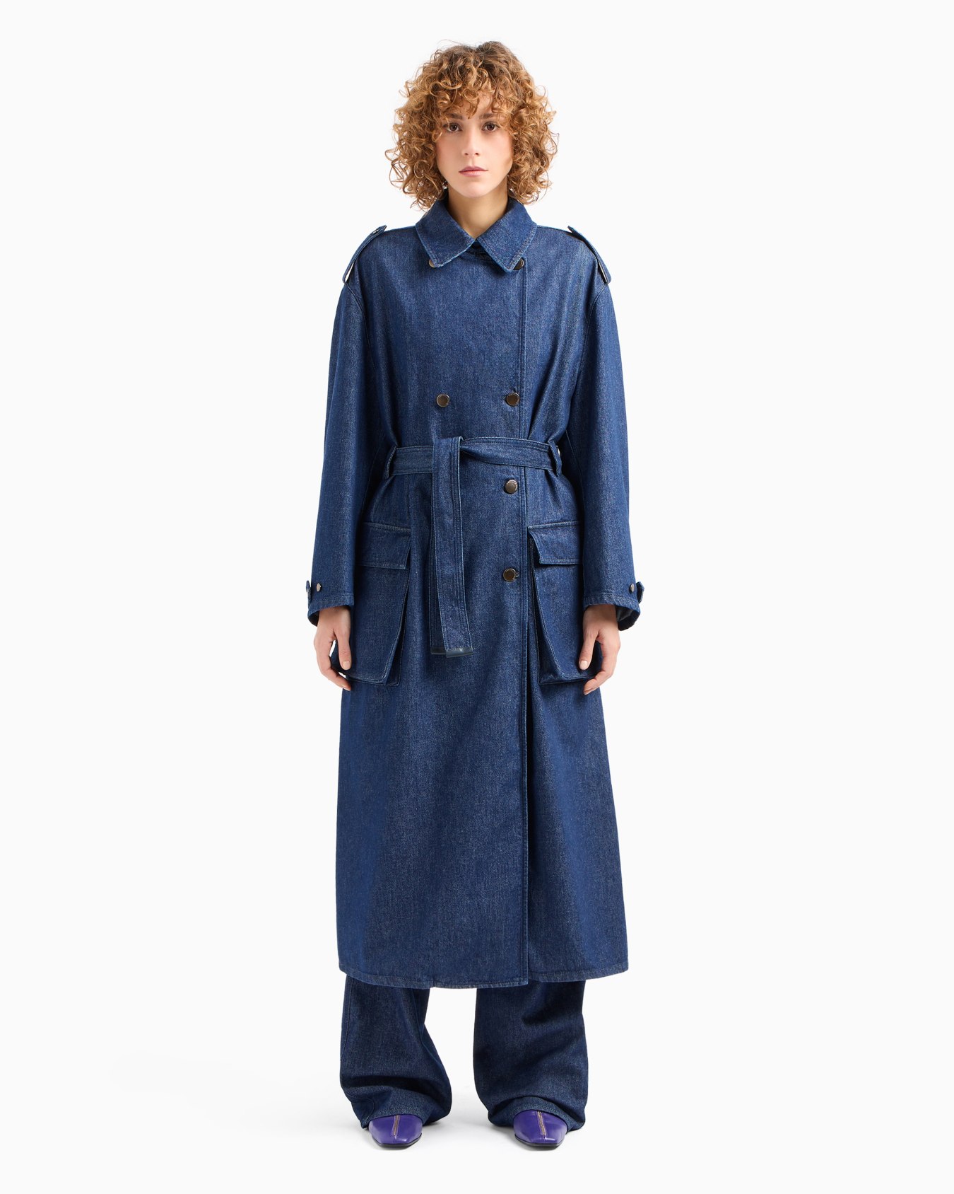 Doppelreihiger Trenchcoat aus Denim 11 oz mit Logo-Gürtelschlaufe aus Leder Folie 2