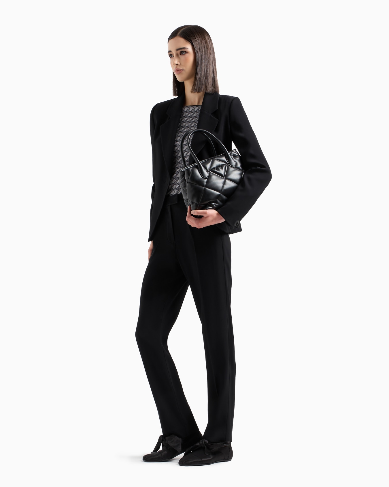 Jersey de cuello barco de tejido jacquard de punto con motivo en relieve Diapositiva 3