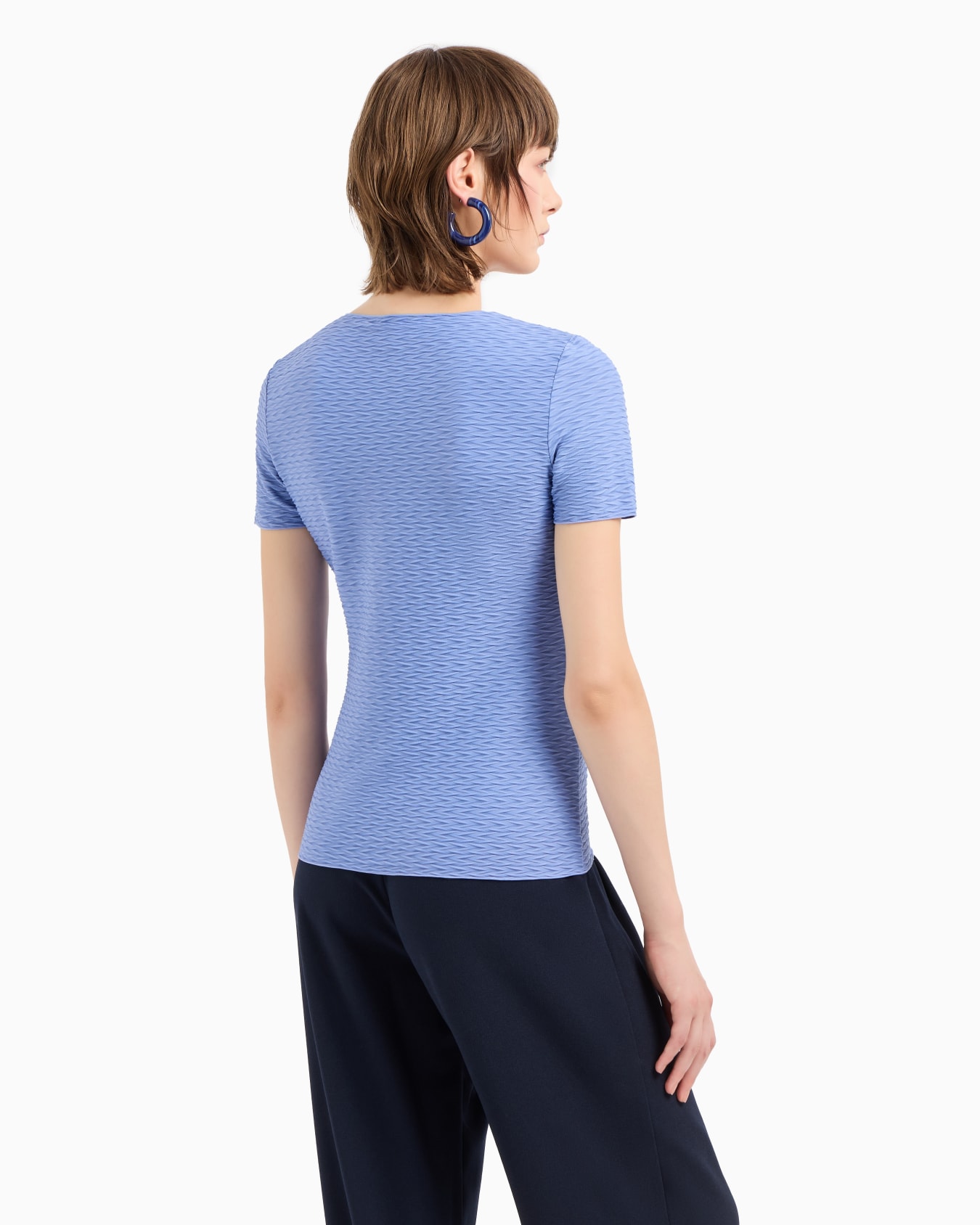 Stretch jersey short-sleeved jumper with an embossed irregular knit Slide 2