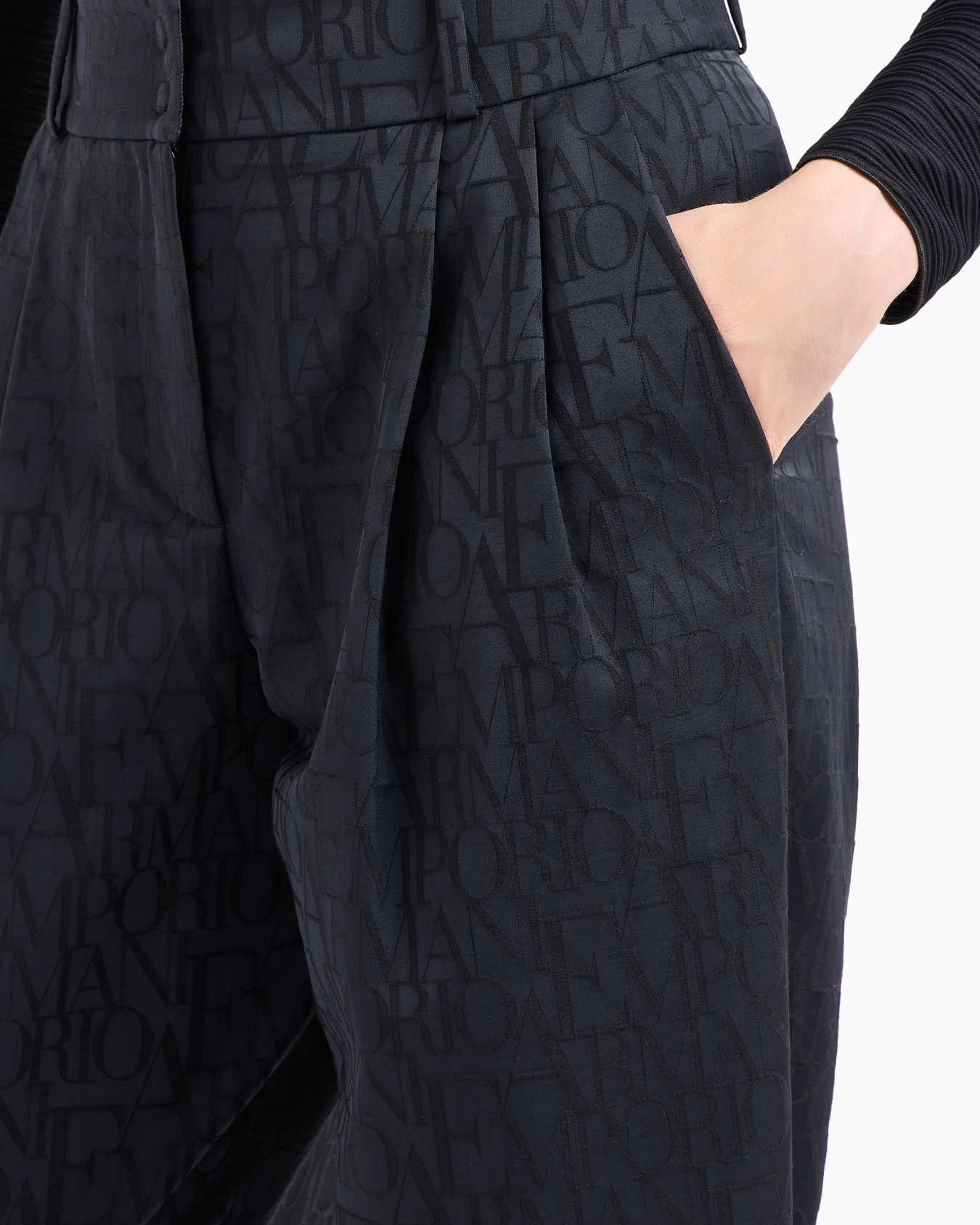 Pantalon à jambe ovale en laine mélangée, avec inscription en jacquard all over Diapositive 5