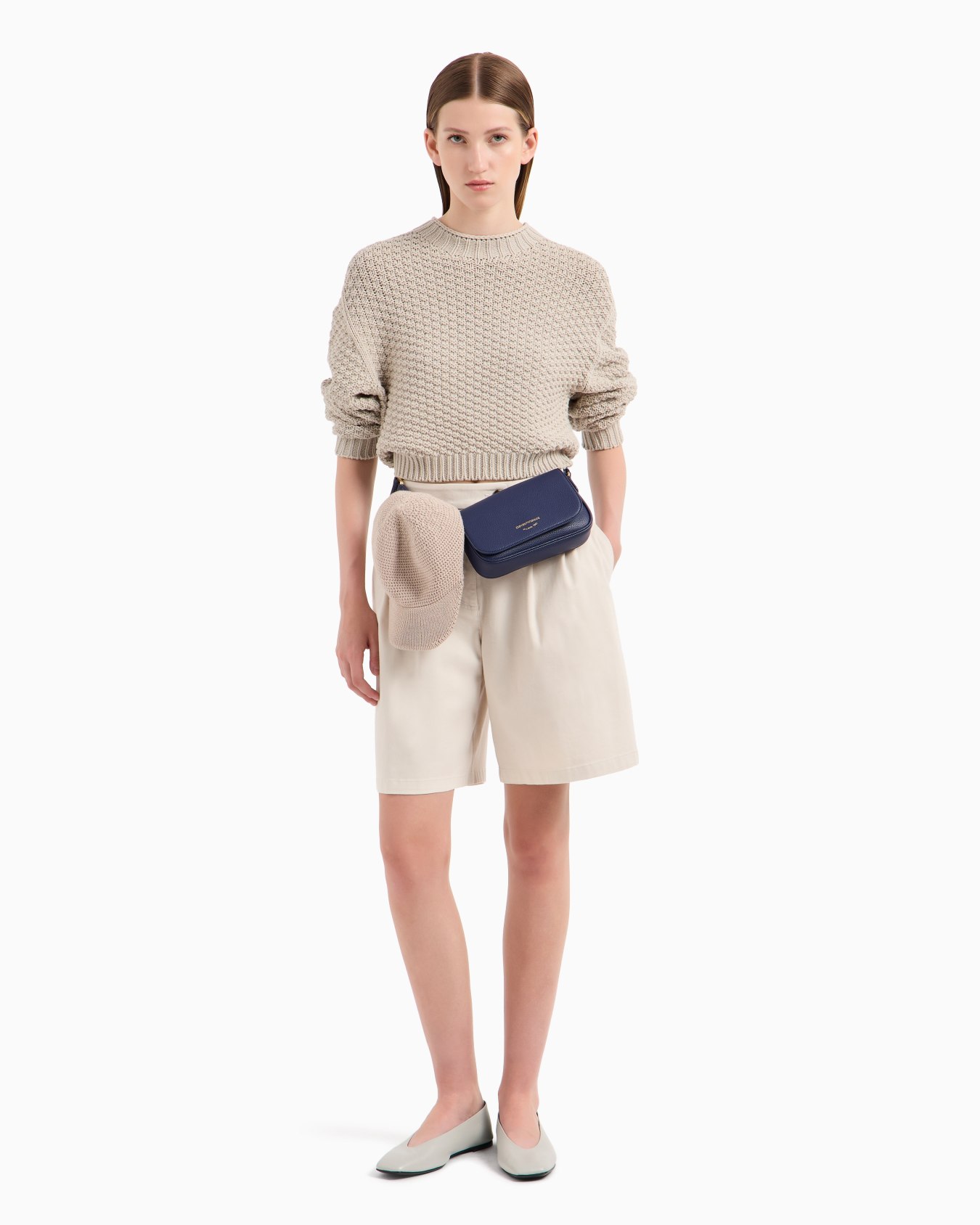 Stretch cotton gabardine shorts with pleats Slide 3