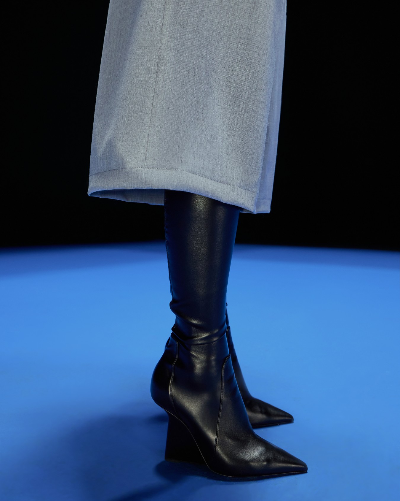 Bermuda con pinces in misto lana Capsule Black Blue ASV Slide 5