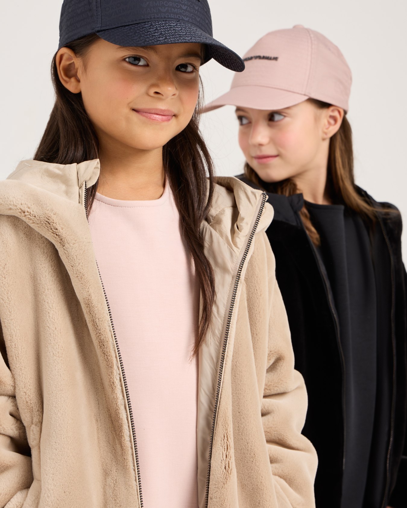 Blouson effet fourrure avec capuche et fermeture zippée Diapositive 3