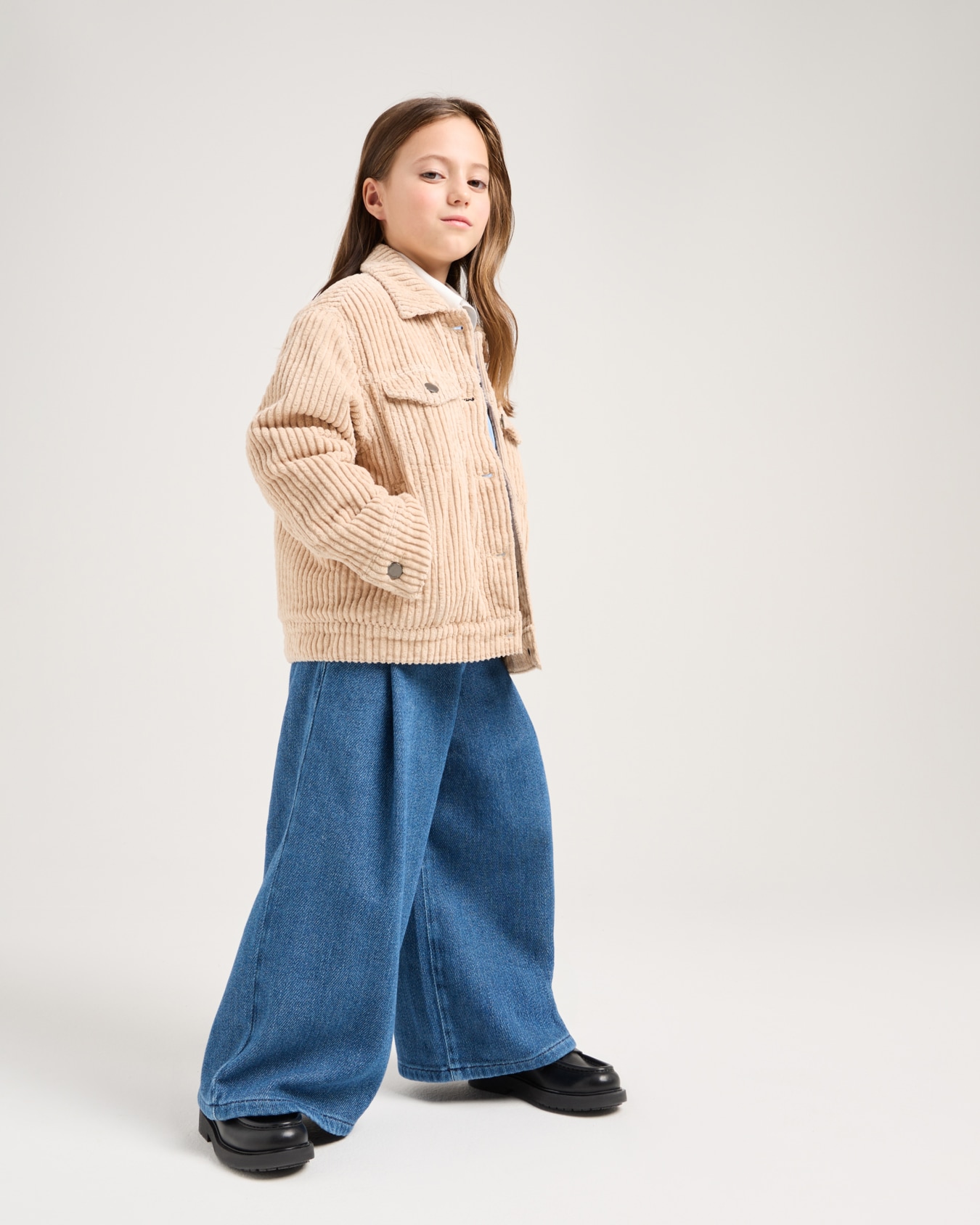 J40 Flared denim jeans with a very wide leg Slide 6