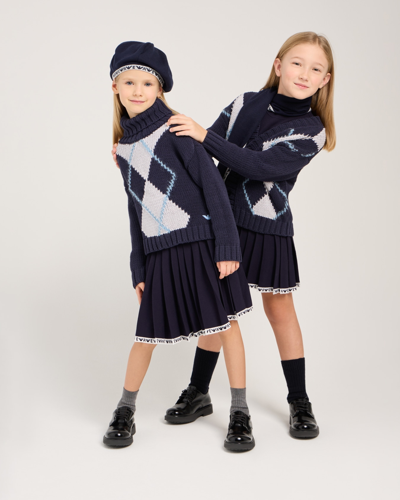 Pleated knit skirt with logo trim Slide 3