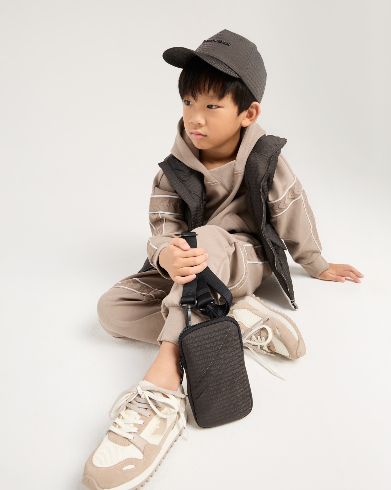Jogginghose in Loose Fit aus doppellagigem Jersey mit Logoband Folie 3