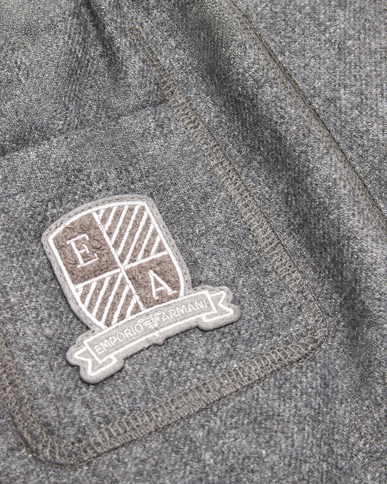Pantalones con cordón en la cintura en mezcla de lana con parche de escudo con logotipo Diapositiva 1