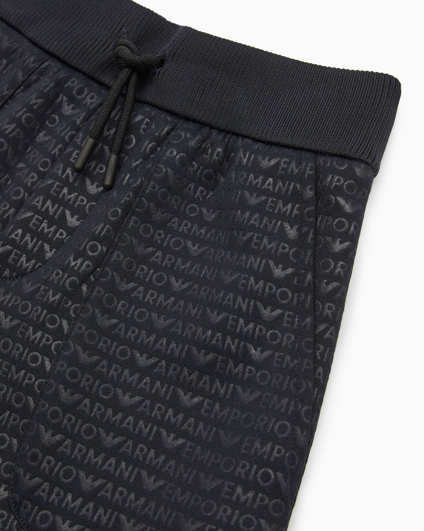 Bermudashorts in Loose Fit mit Tunnelzug aus Jersey mit Allover-Logo-Schriftzug Folie 1