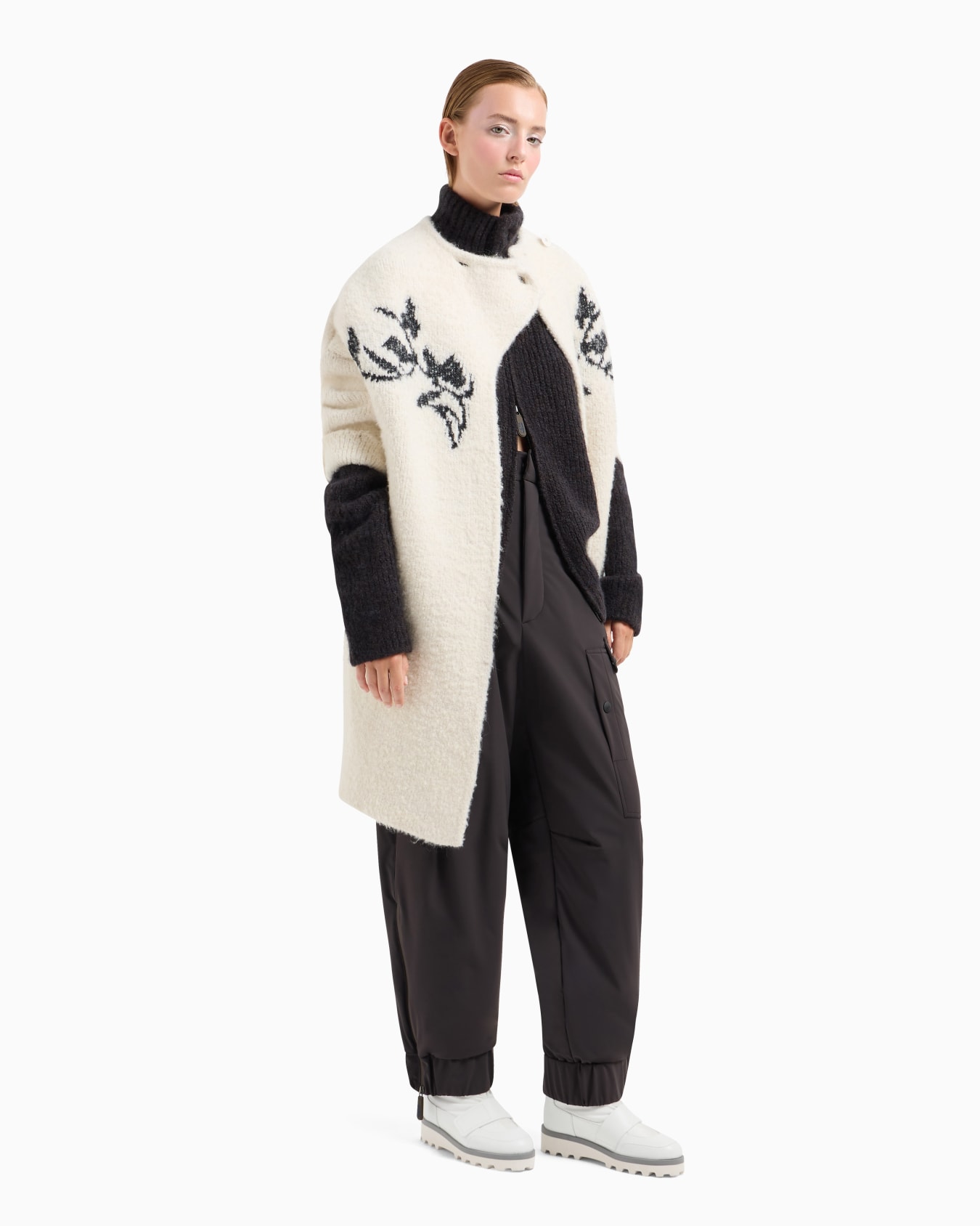 Alpaca, wool and silk coat with floral inlay Slide 3