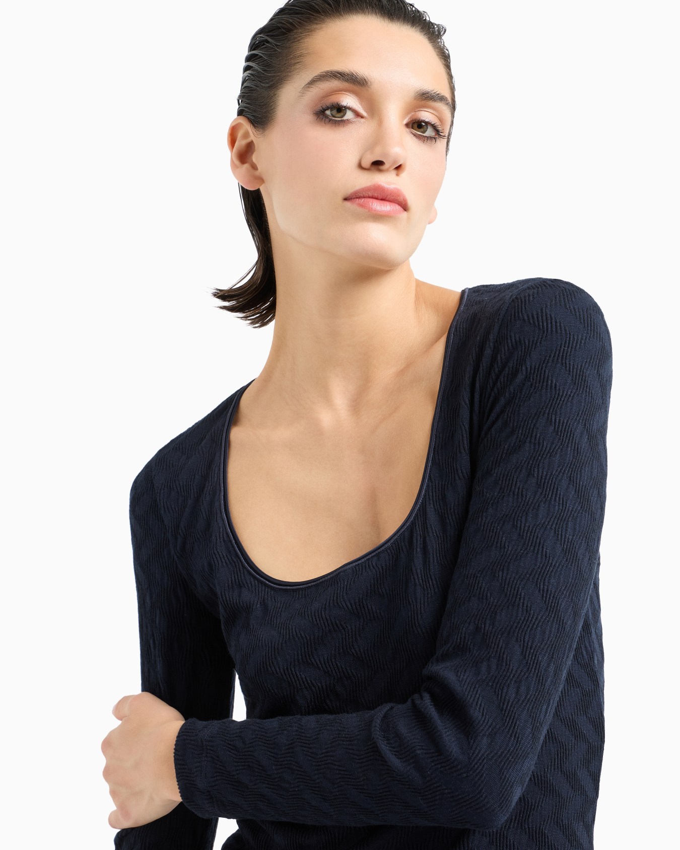 ASV crew-neck jumper in viscose and cashmere jacquard jersey Slide 4