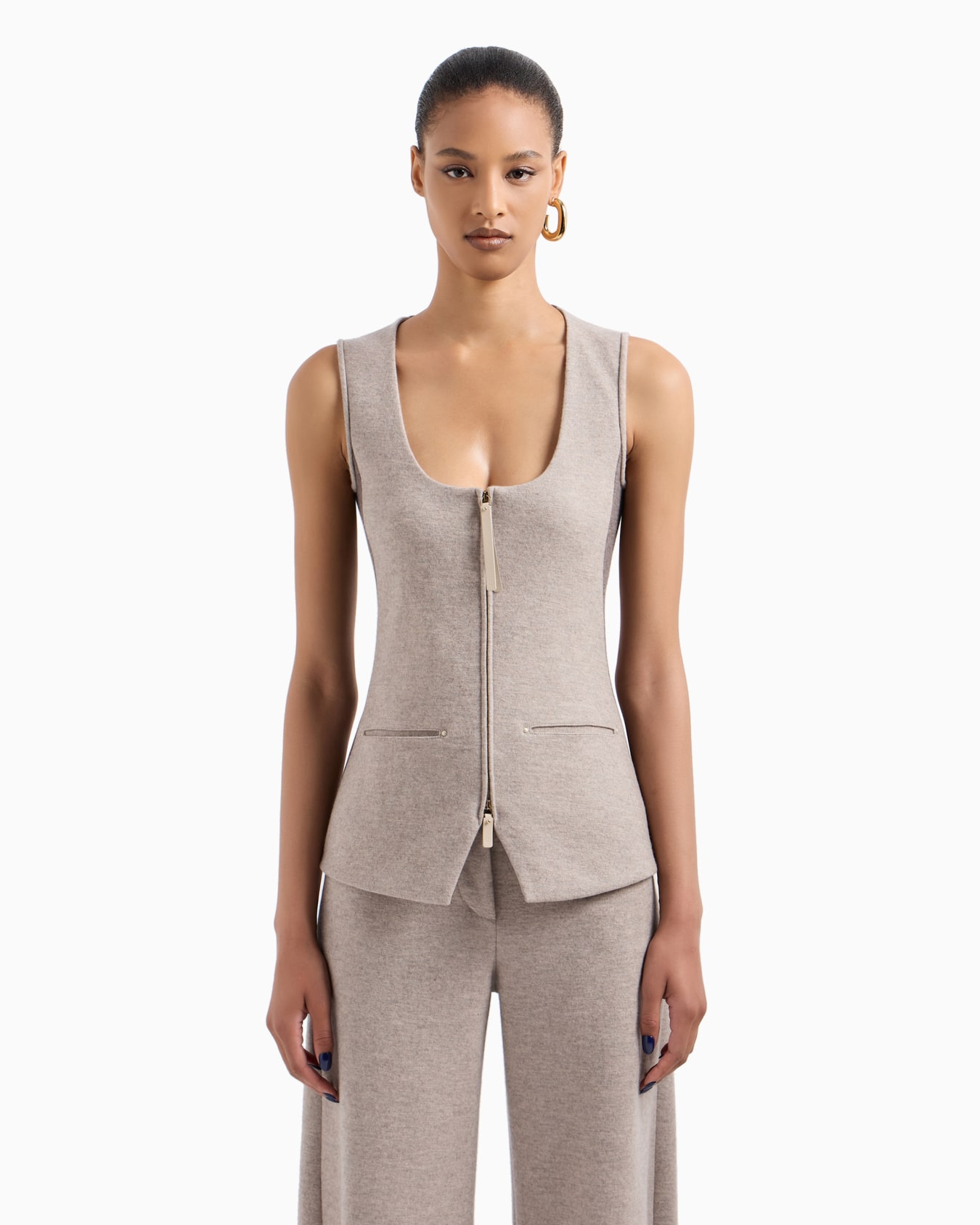 Single-breasted cashmere double cloth waistcoat Slide 2