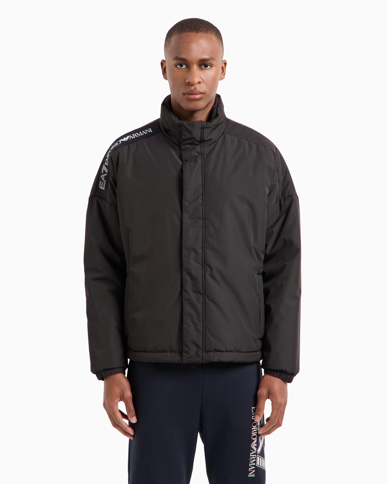Blouson bomber matelassé en tissu technique Logo Series Diapositive 2