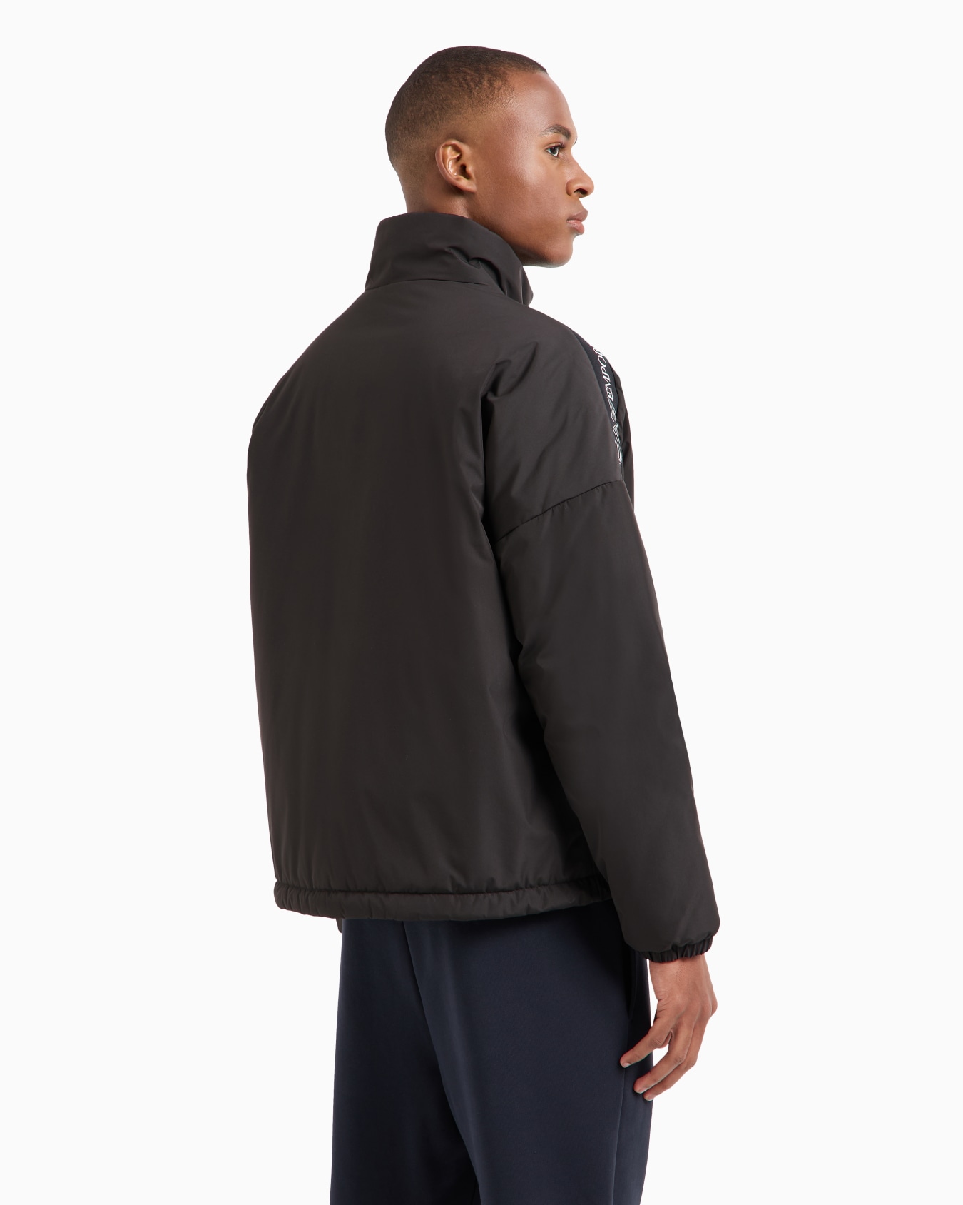 Blouson bomber matelassé en tissu technique Logo Series Diapositive 3