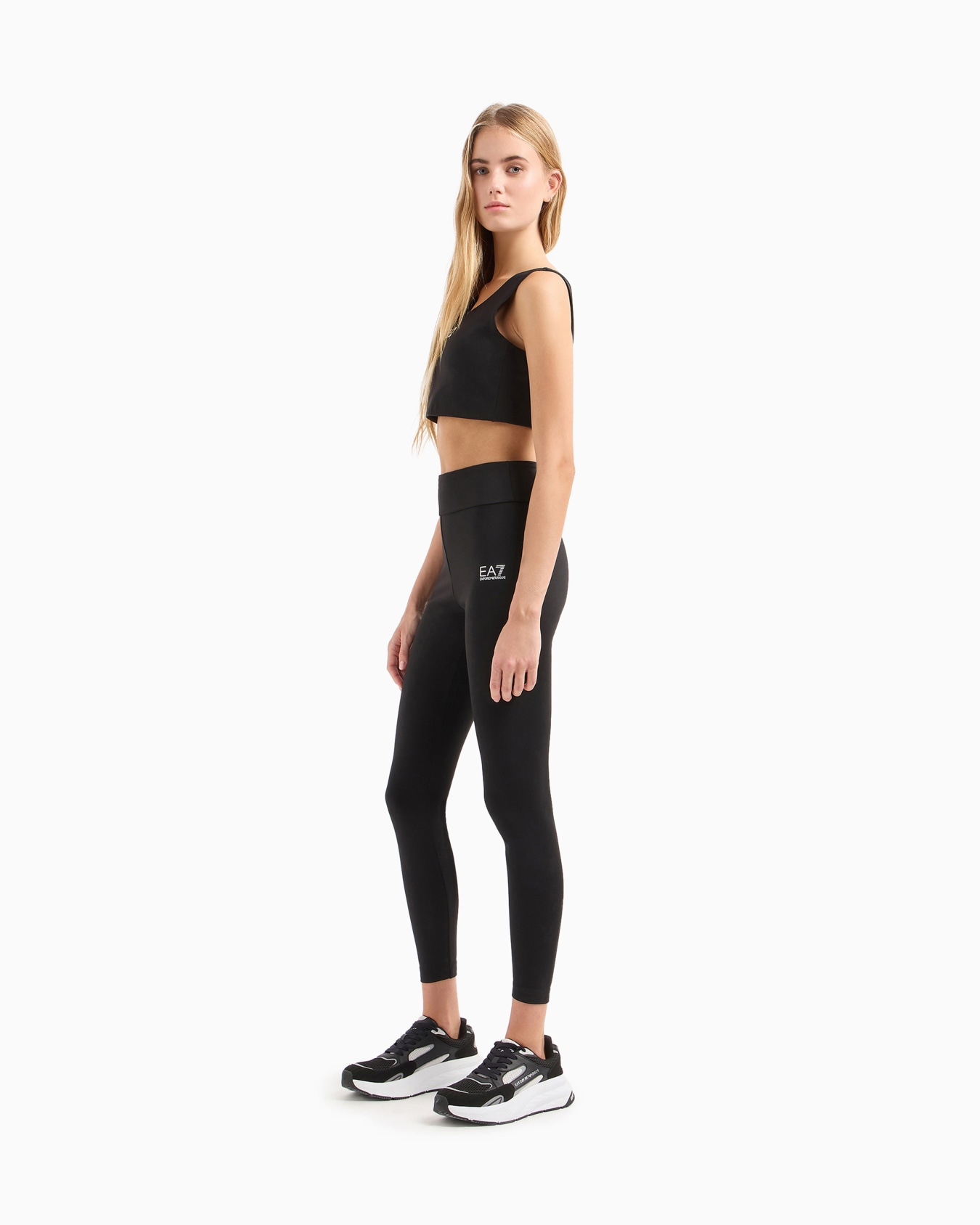 Dynamic Athlete sports bra in VIGOR7 technical fabric Slide 1
