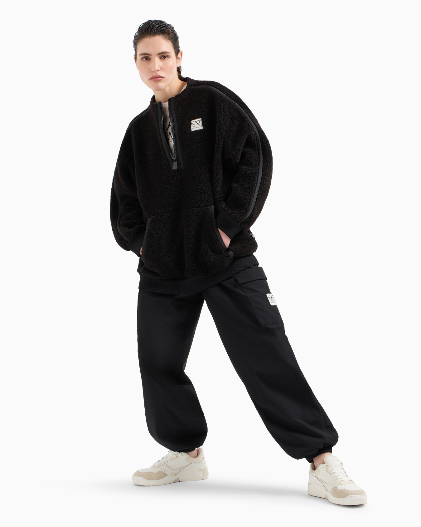 Sweat-shirt ras-du-cou Contemporary Sport à col ras du cou en tissu effet peluche Diapositive 3
