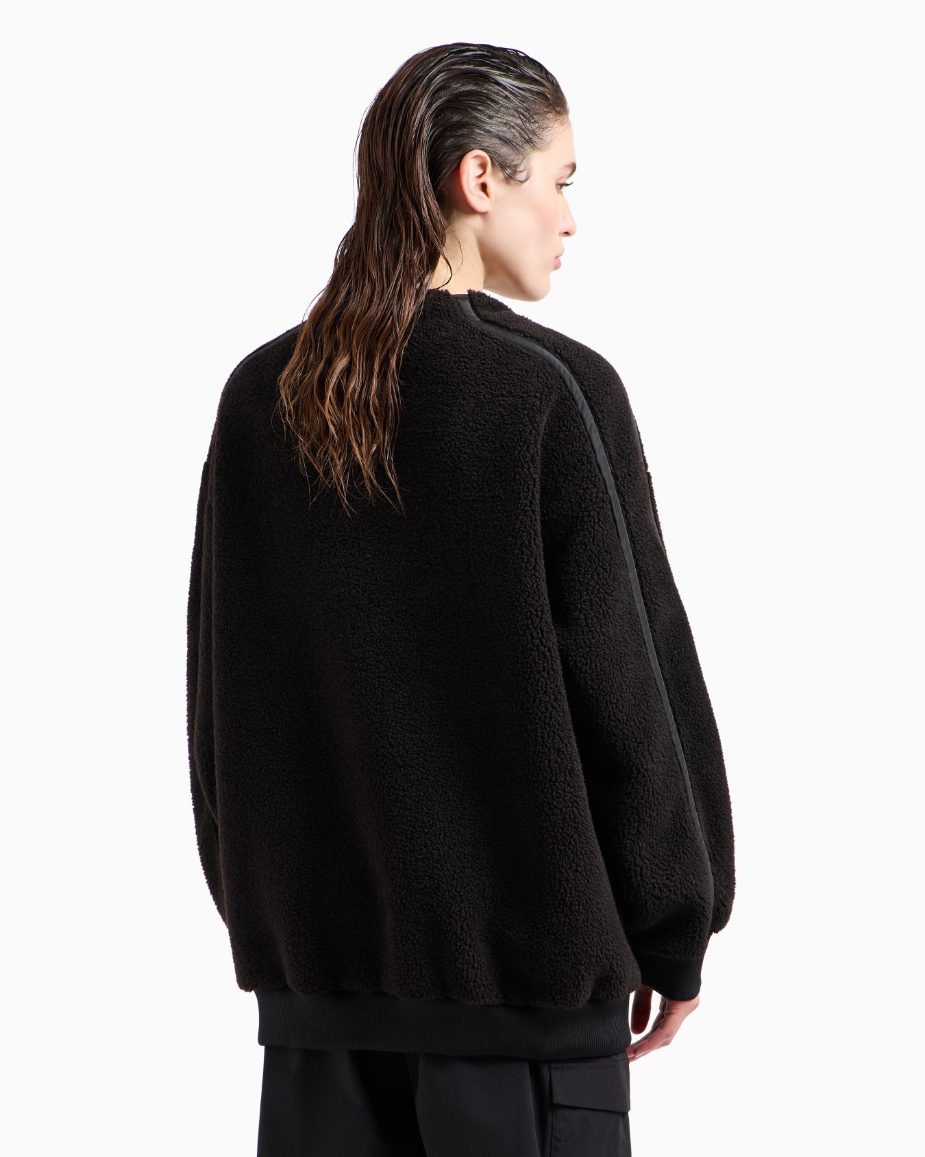 Sweat-shirt ras-du-cou Contemporary Sport à col ras du cou en tissu effet peluche Diapositive 2
