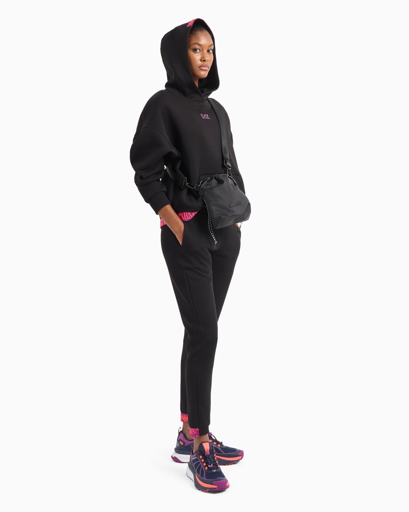Cotton-blend Logo Series joggers Slide 3